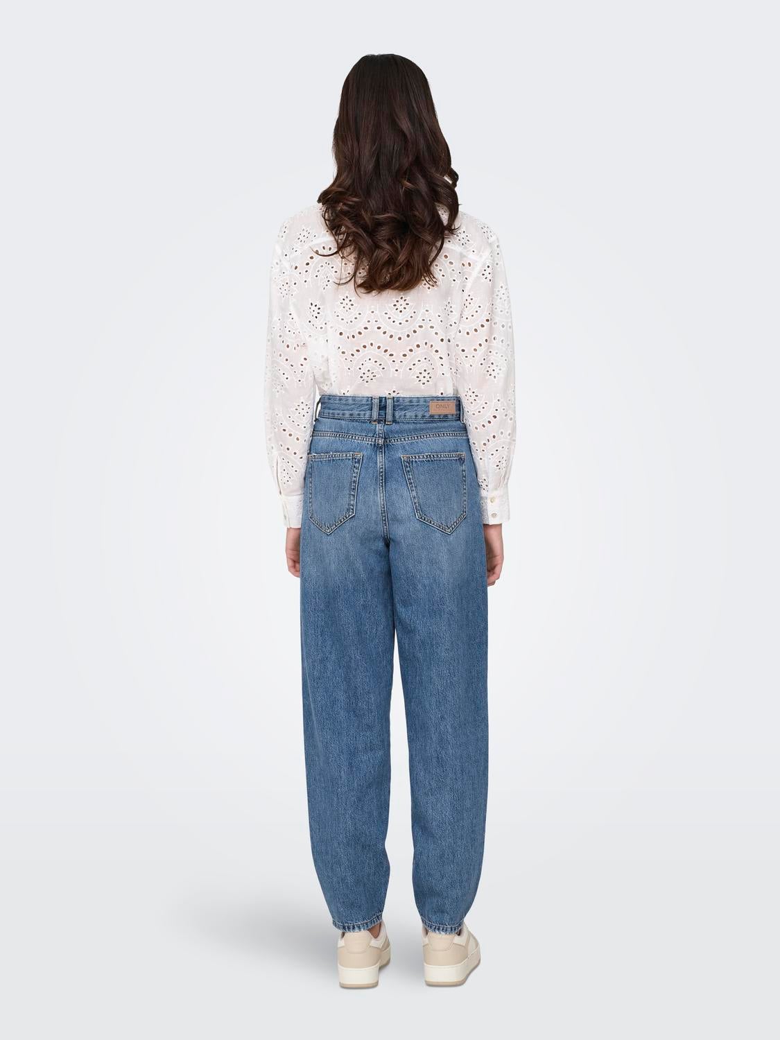 ONLTROY Hohe Taille Karotte Jeans Medium Blue Denim