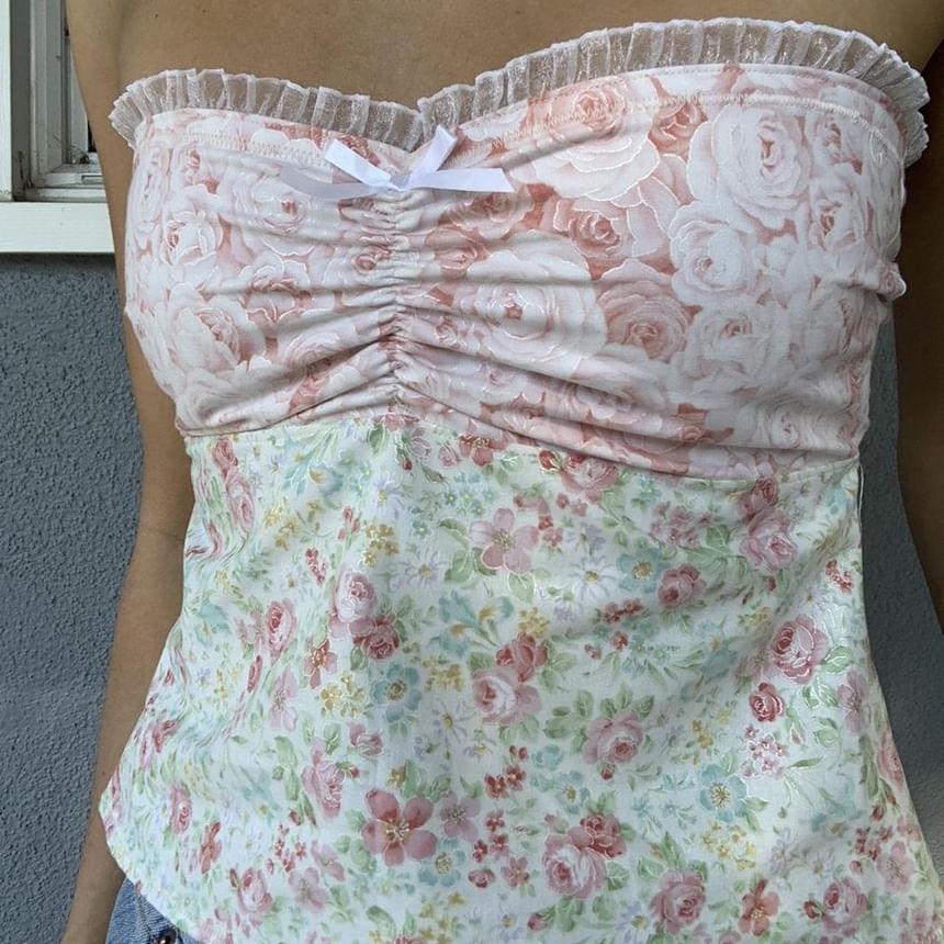 Rosesand - Geplooide tubetop met bloemenprint en kant