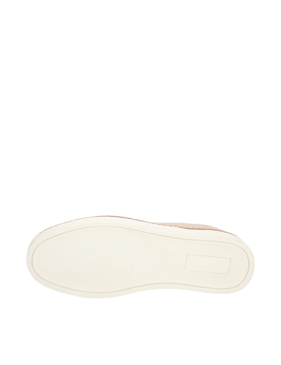 CANVAS SNEAKER