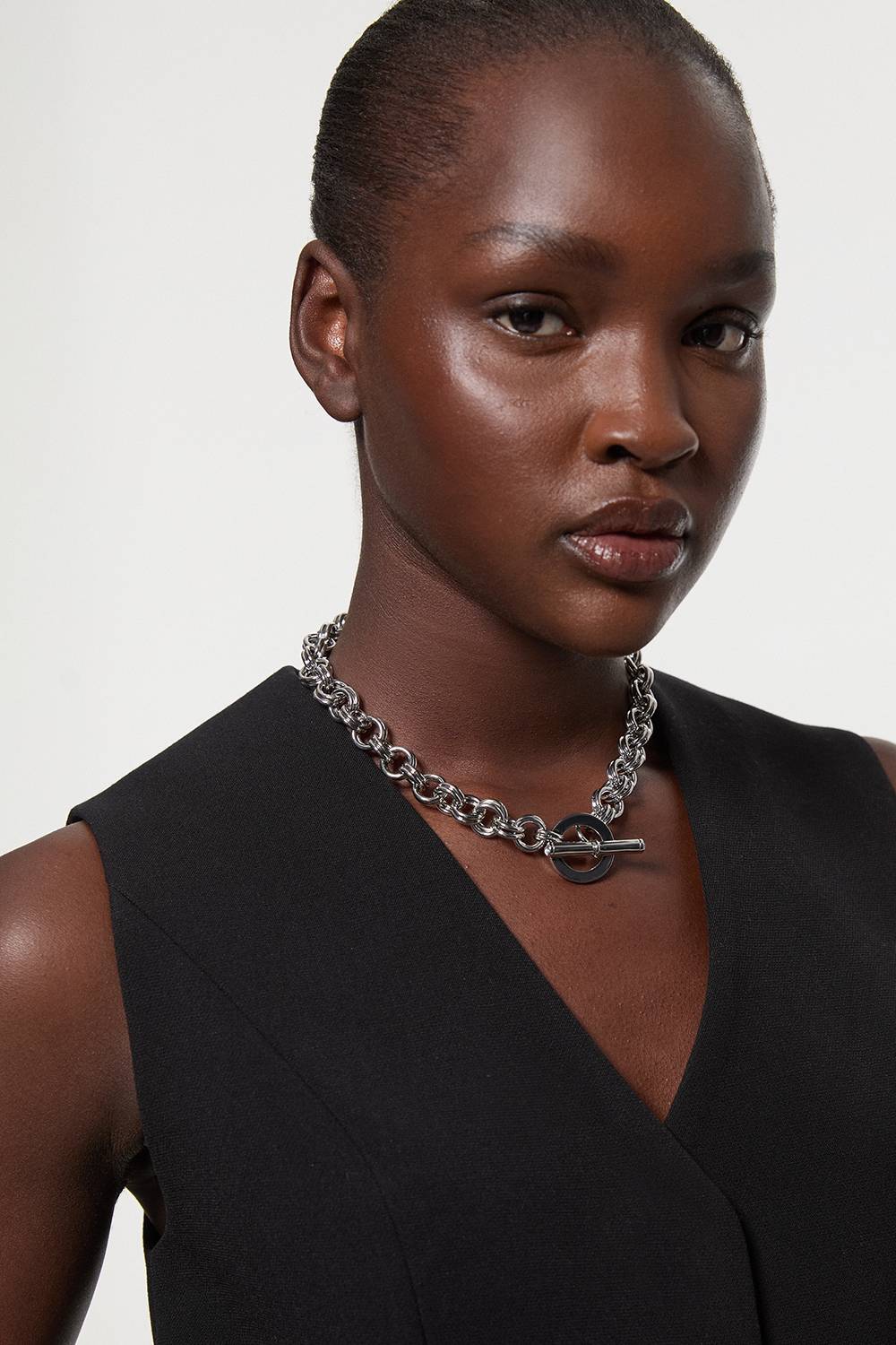KarenMillen Collier chaîne en T-barre avec cristaux européens sertis à la main