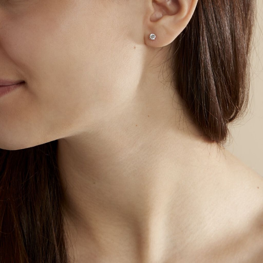 Boucles D'oreilles Puces 4 Griffes Or Blanc Diamant Synthetique
