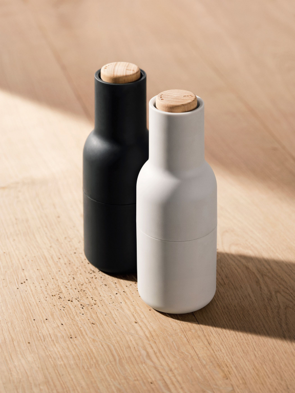 Audo Copenhagen Bottle Grinder peper- en zoutmolen Hunting Green/Beige walnoot