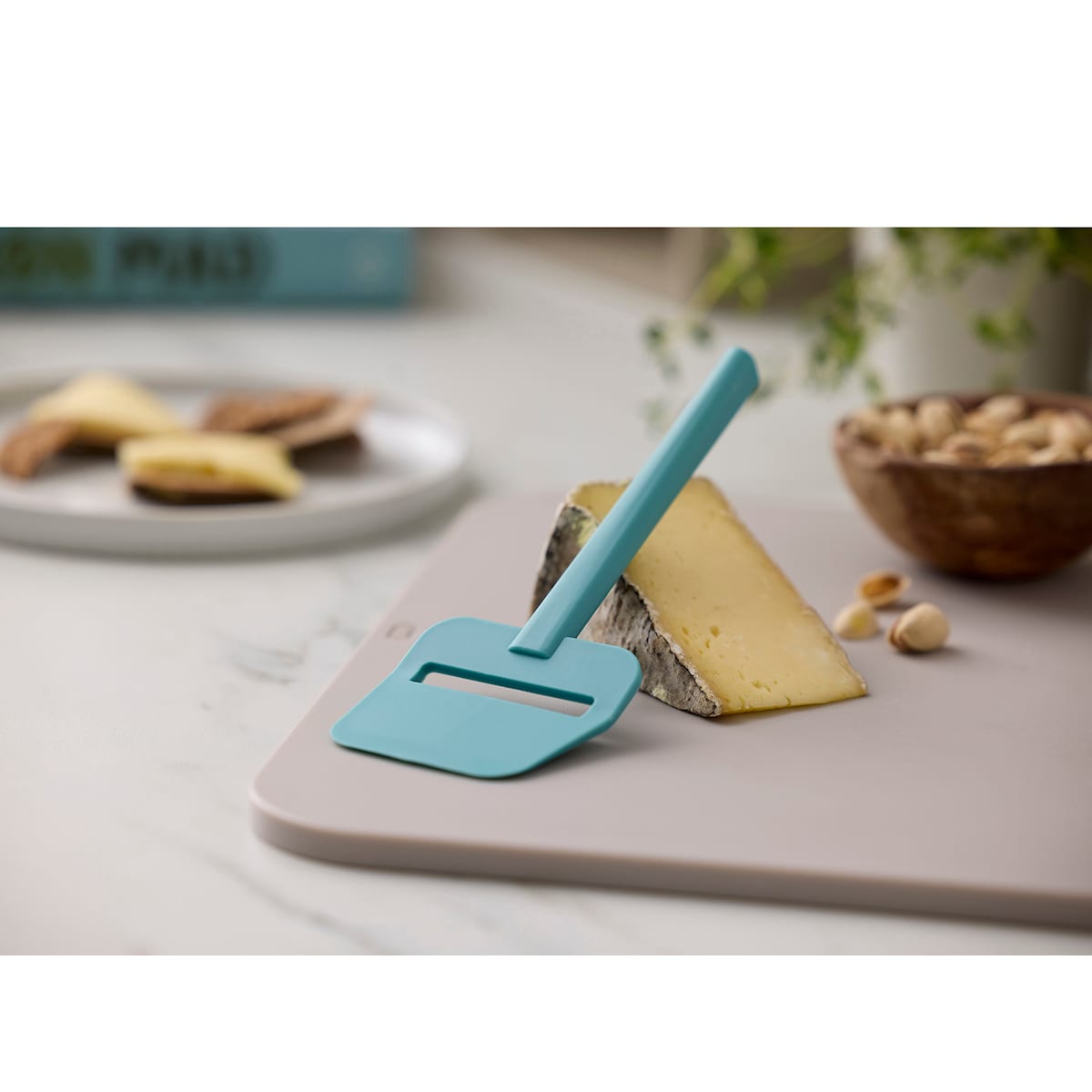 Rosti Emma Cheese plane 19 cm Nordic green