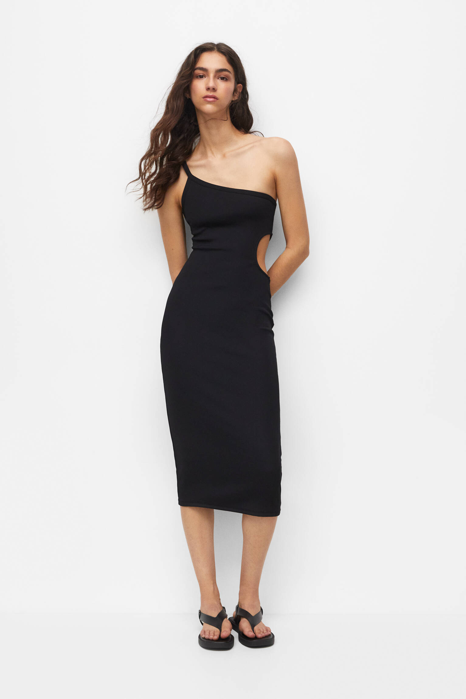 VESTIDO MIDI ASSIMÉTRICO COM RECORTES - PRETO