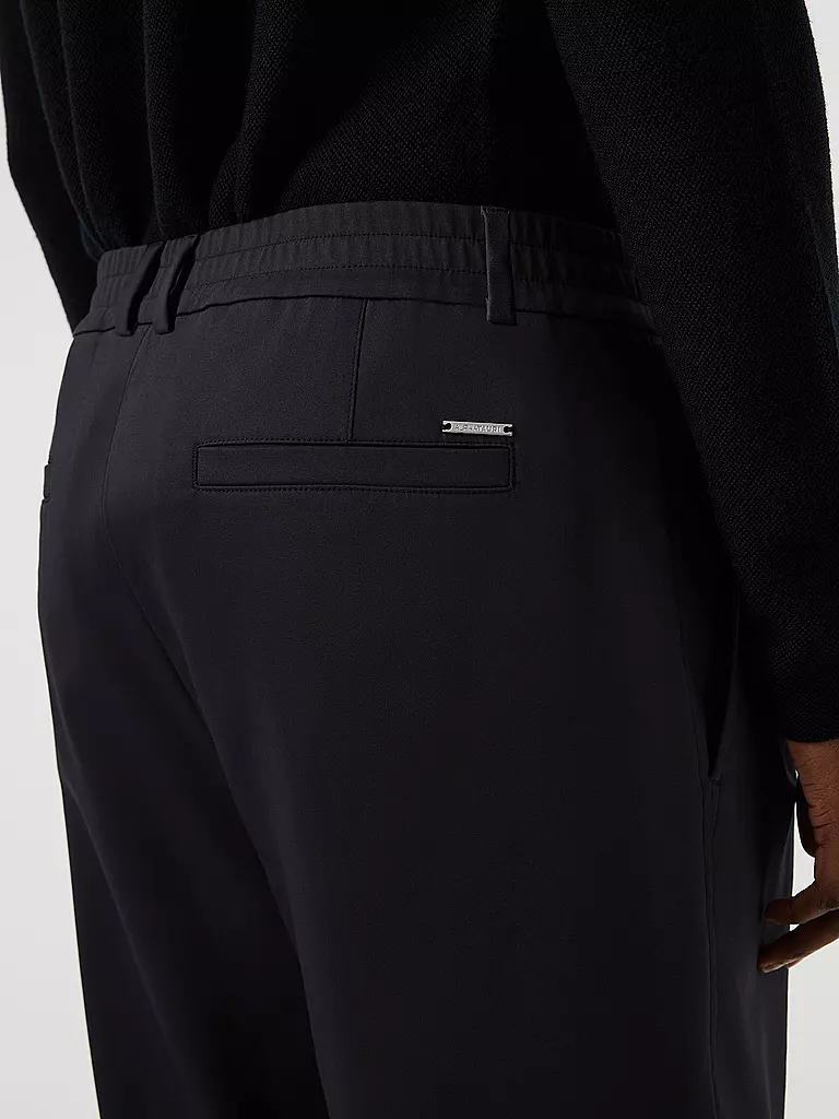 ALPHATAURI Chino PAVO schwarz