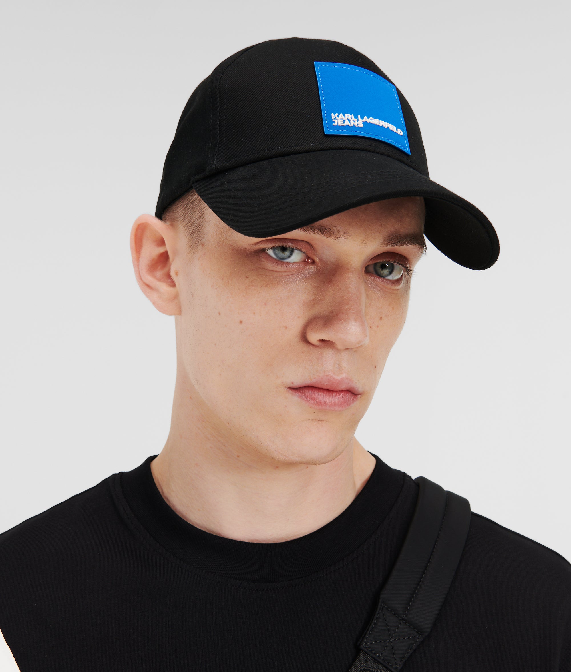 pet met logopatch