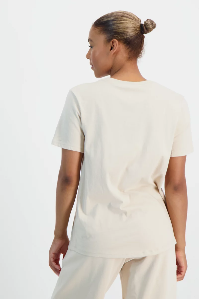 Nike Sportswear Club Essentials Damen T-Shirt