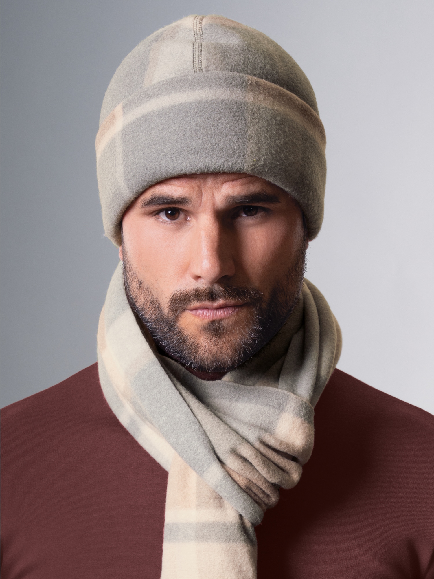 Fleece-Mütze mit Karo-Muster Taupe
