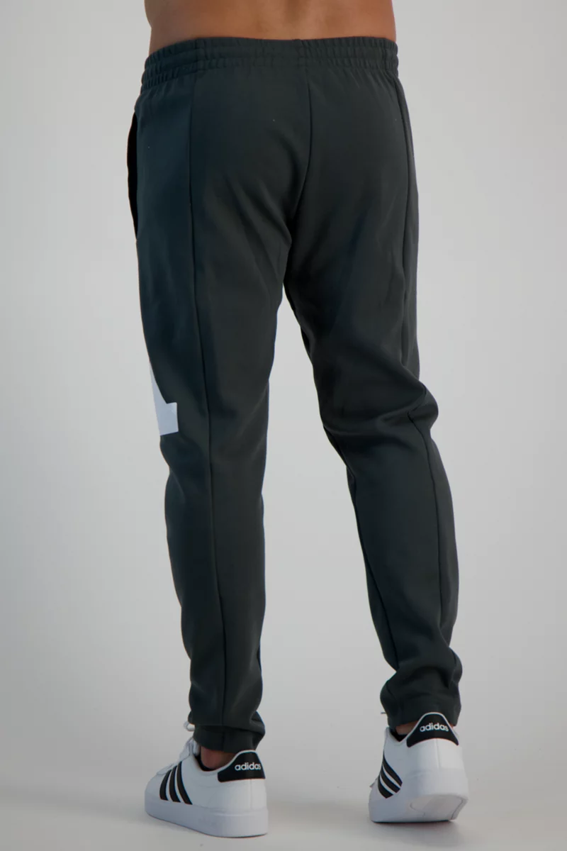 adidas Sportswear Future Icons Badge of Sport Herren Trainerhose