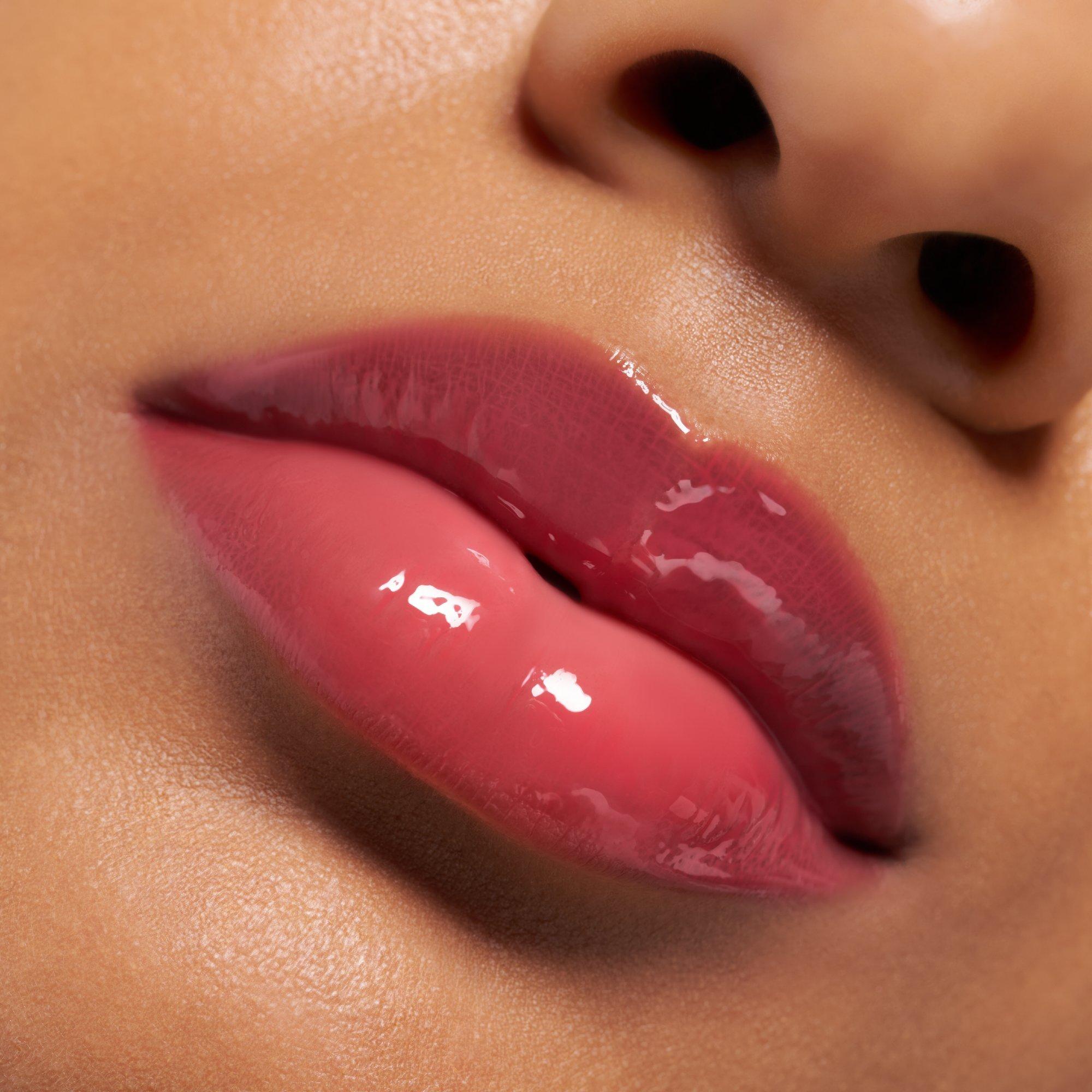 JUICY BOMB plumping lipgloss