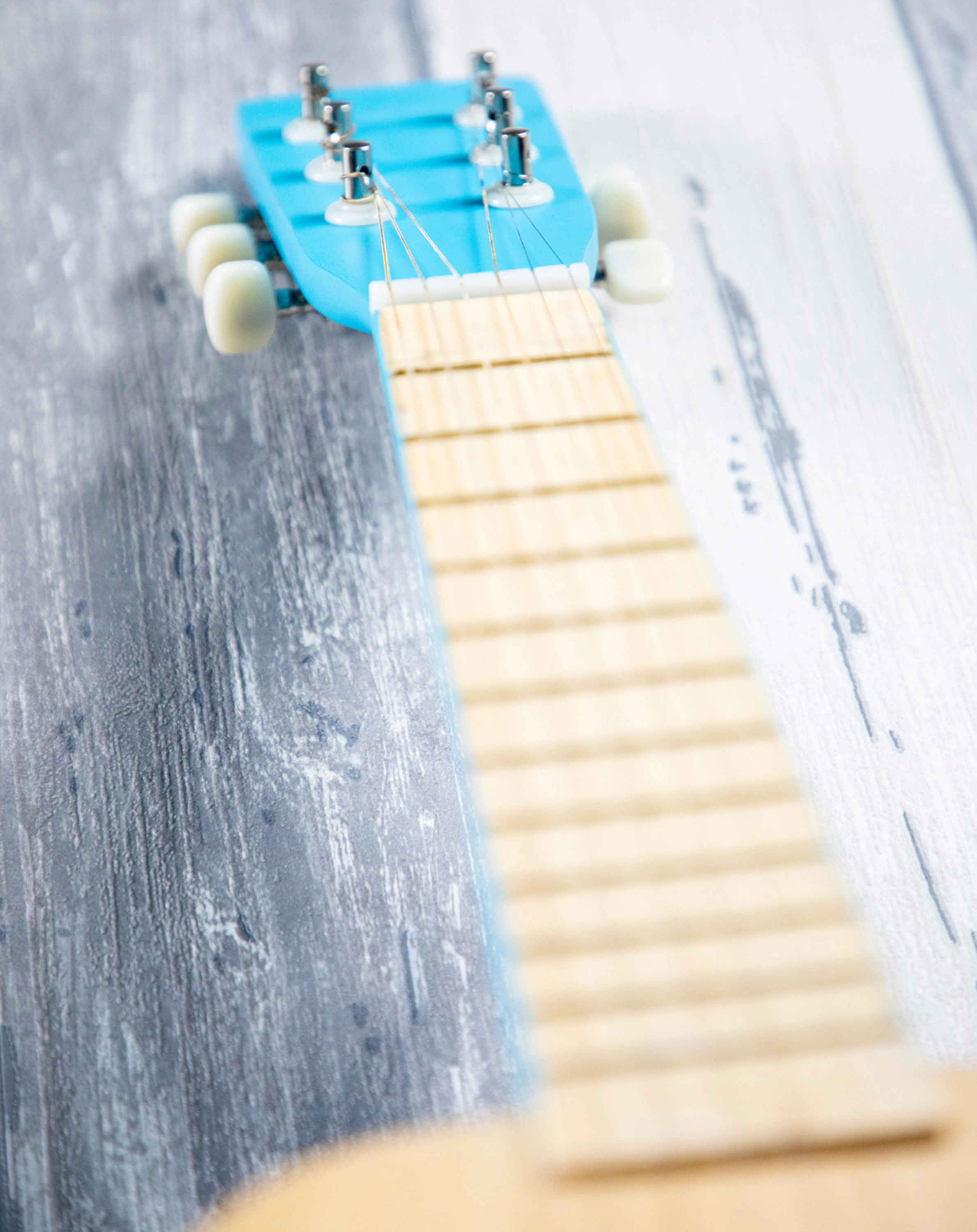 Gitarre in natur/blau