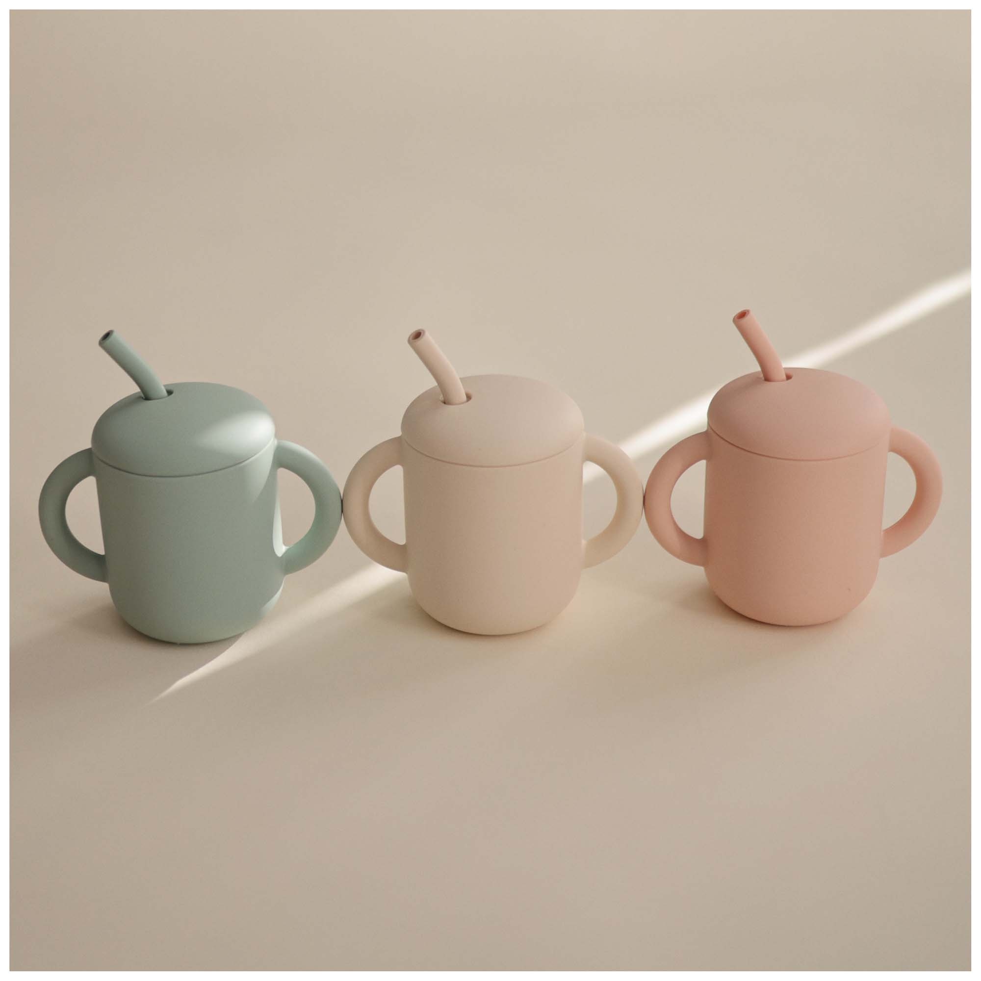 Mushie silicone rietjesbeker met handvat beige