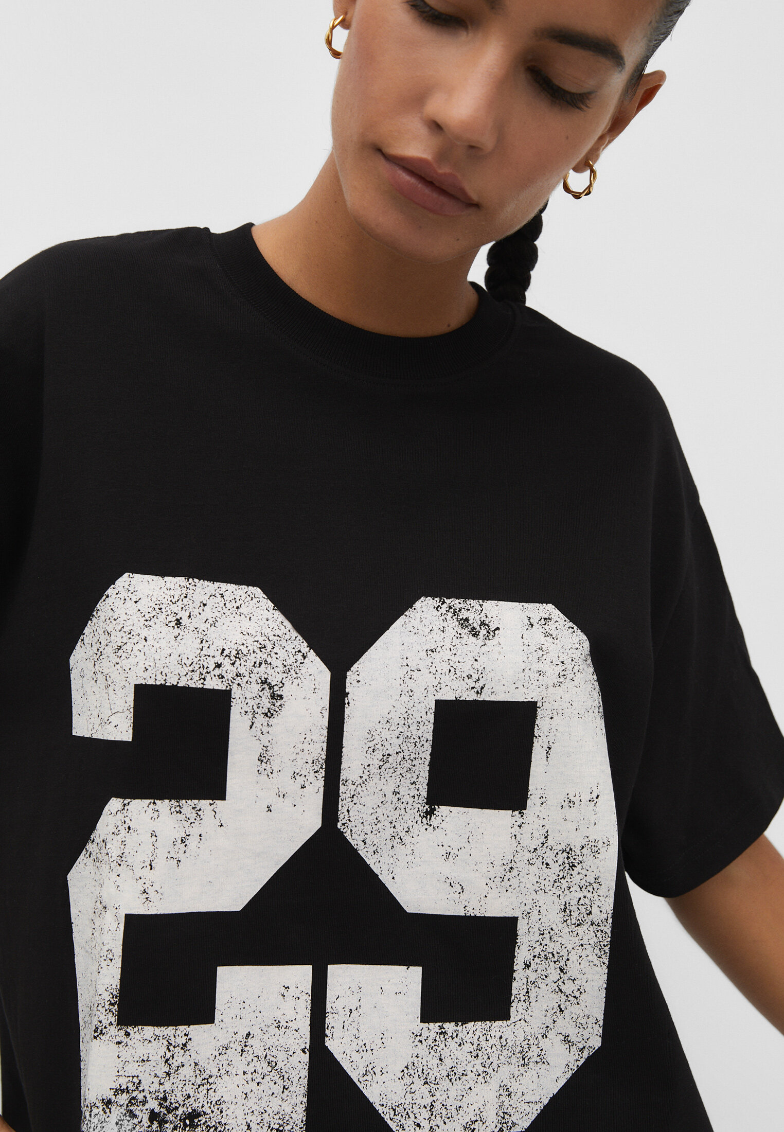 Camiseta oversized com estampa de número