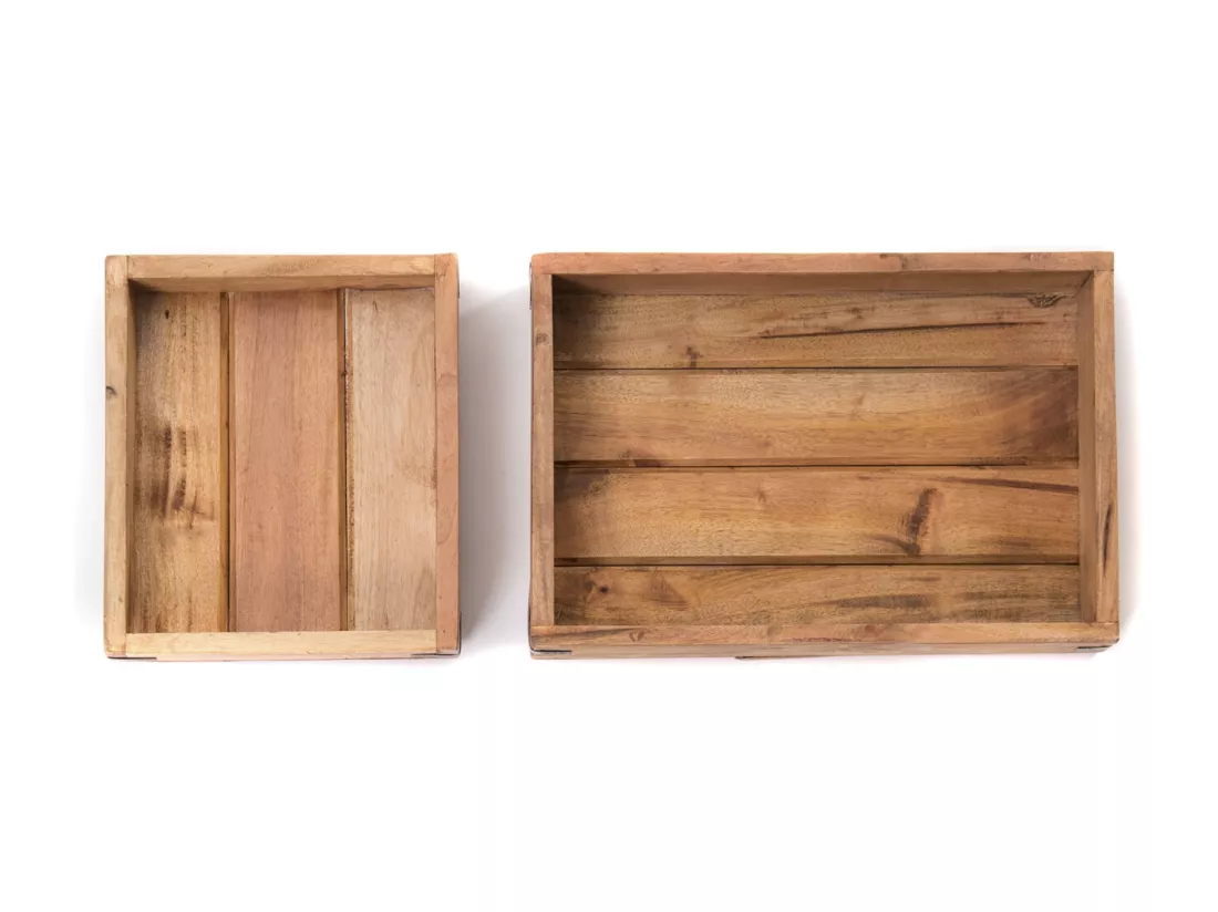 ENSEMBLE DE CAISSES Plateaux 2 pièces. Bois de mahogany, empilable couleurs naturelles