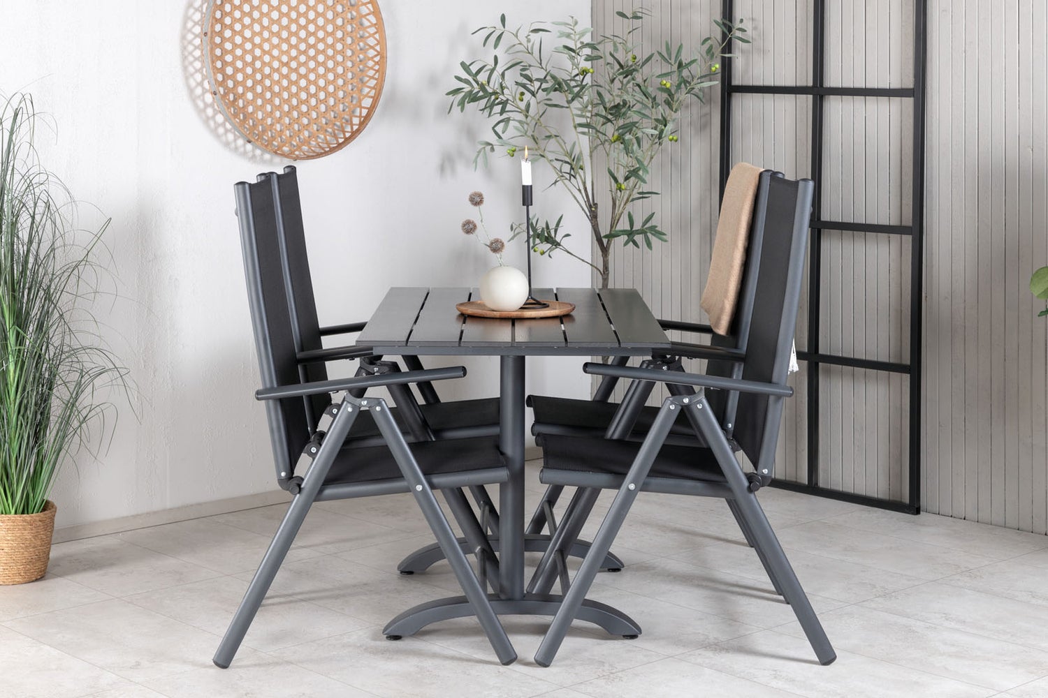 Denver tuinset: tafel (70x120cm) en 4 Break stoelen, zwart. 70 x 120 x 74 cm