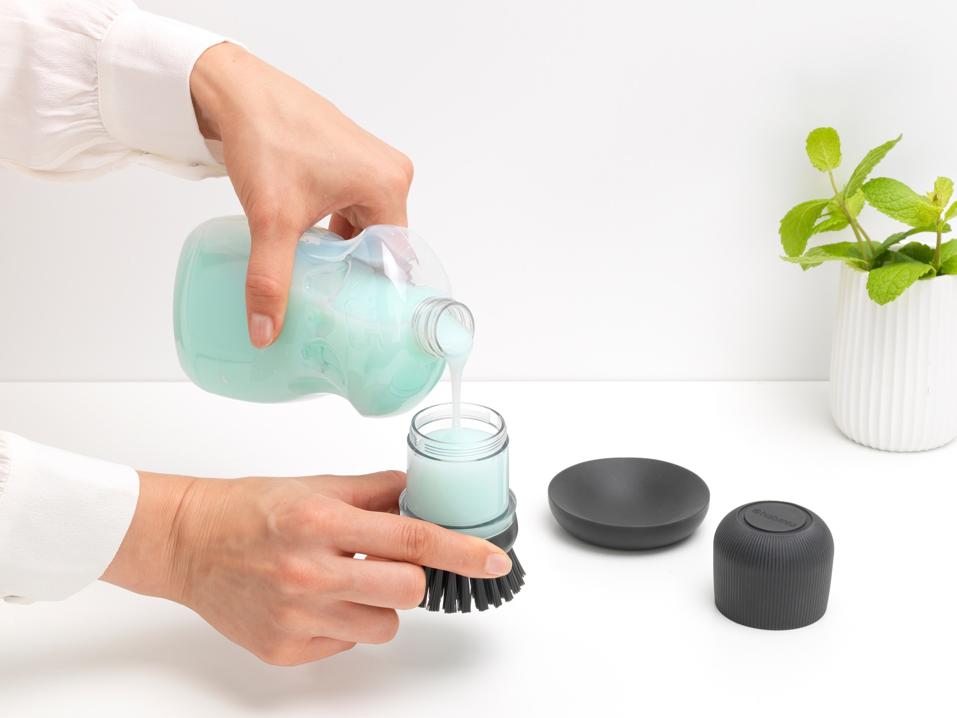 brabantia Spülmittelspendende Geschirrbürste SINKSIDE Dark Grey