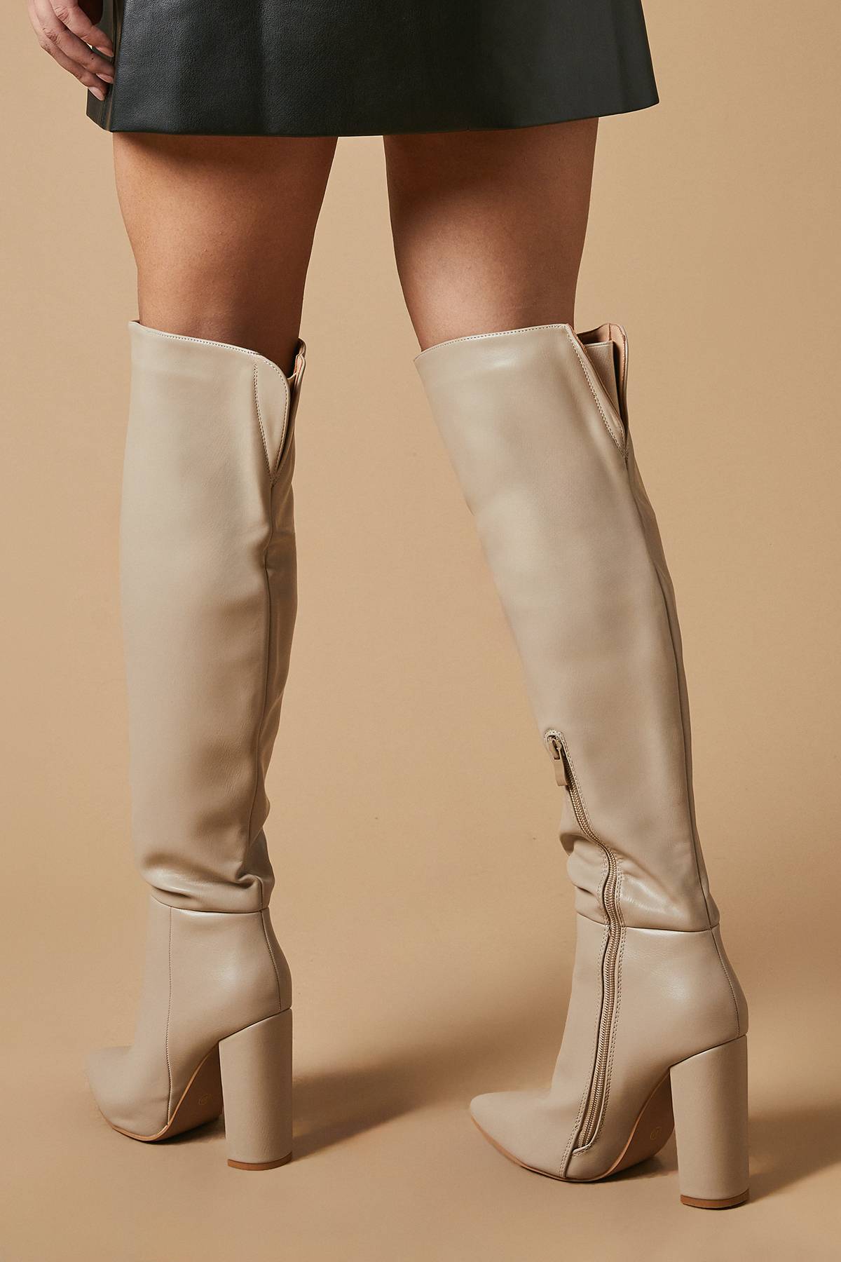 Oasis Botte Kandi en synthétique à Talon Bloc Haut et Bout Pointu Montant au-dessus du Genou