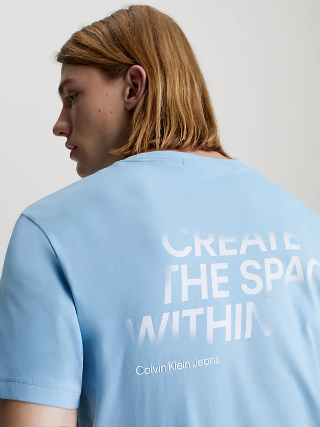Camiseta com slogan e estampa nas costas