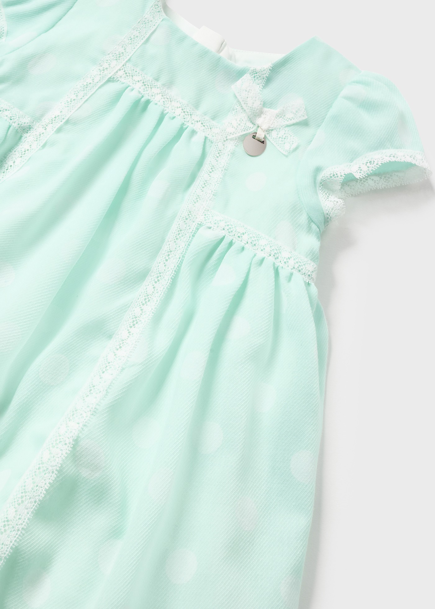 Vestido de bebê com estampa de renda