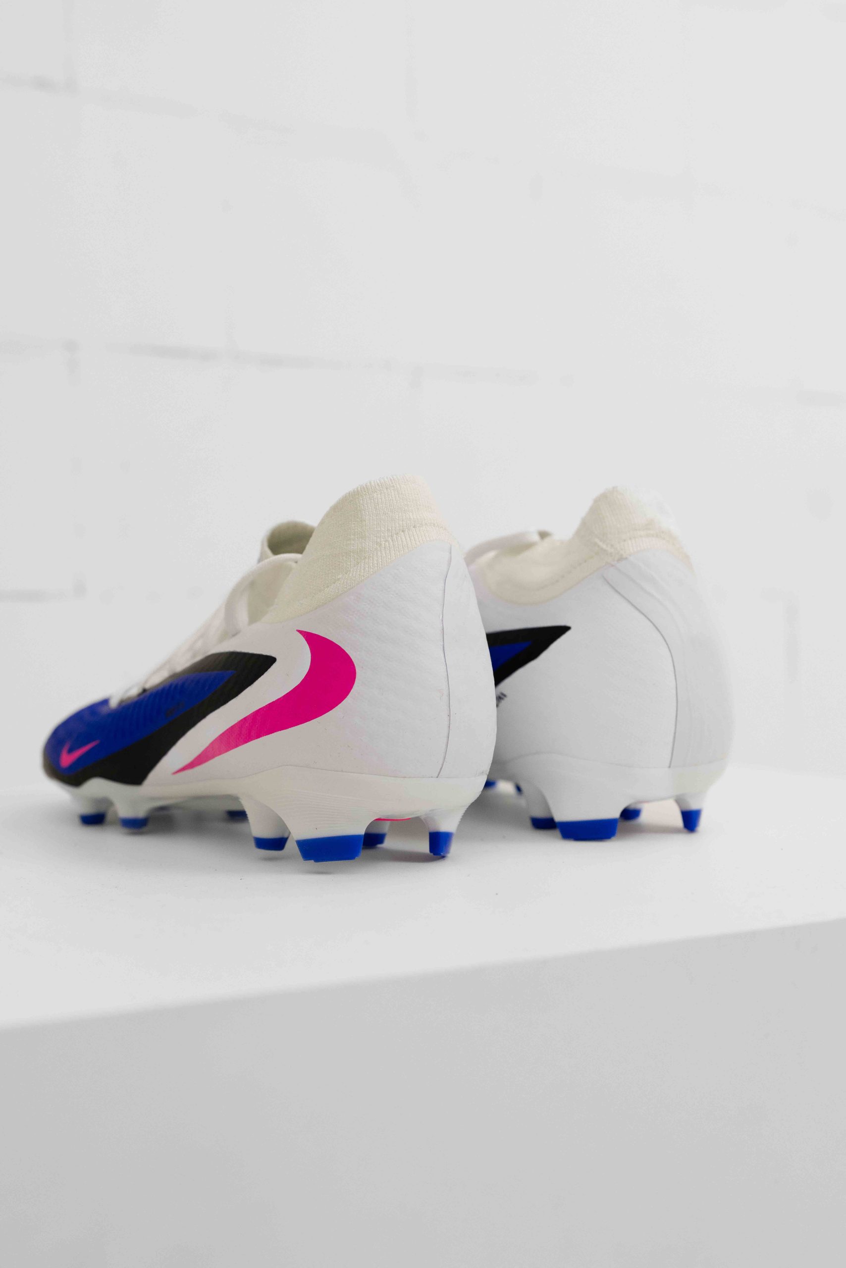 Nike Phantom 6 High Academy Voetbalschoenen Senior Blauw/Zwart/Wit/Roze