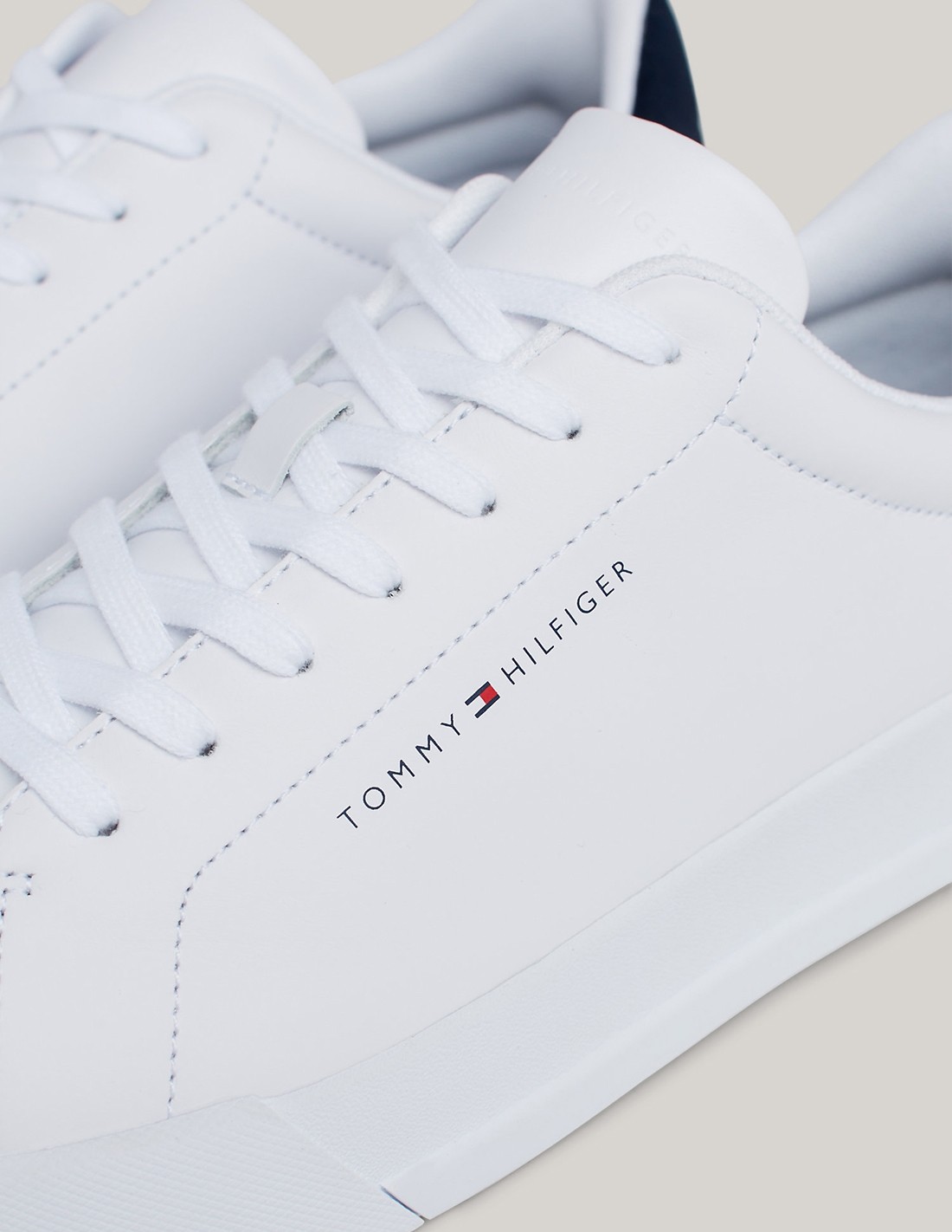 tommy hilfiger Basket de ville Homme th court leather Blanc/Noir
