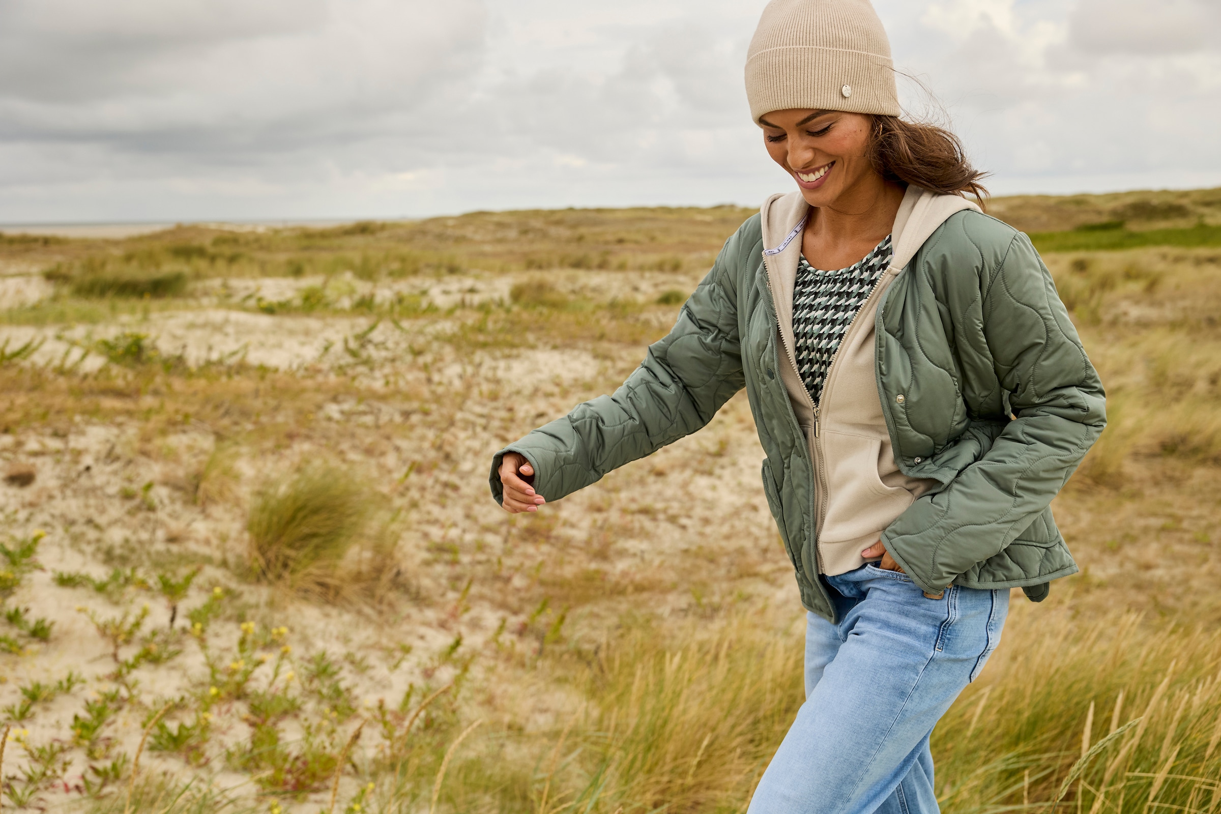 DELMAO Kapuzensweatjacke , mit Reissverschluss, Kapuze & Kängurutasche