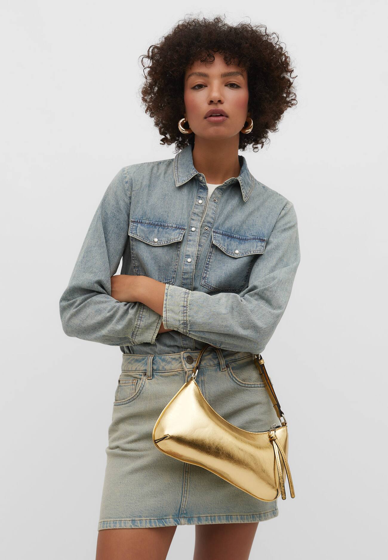 Bolsa de ombro dourada