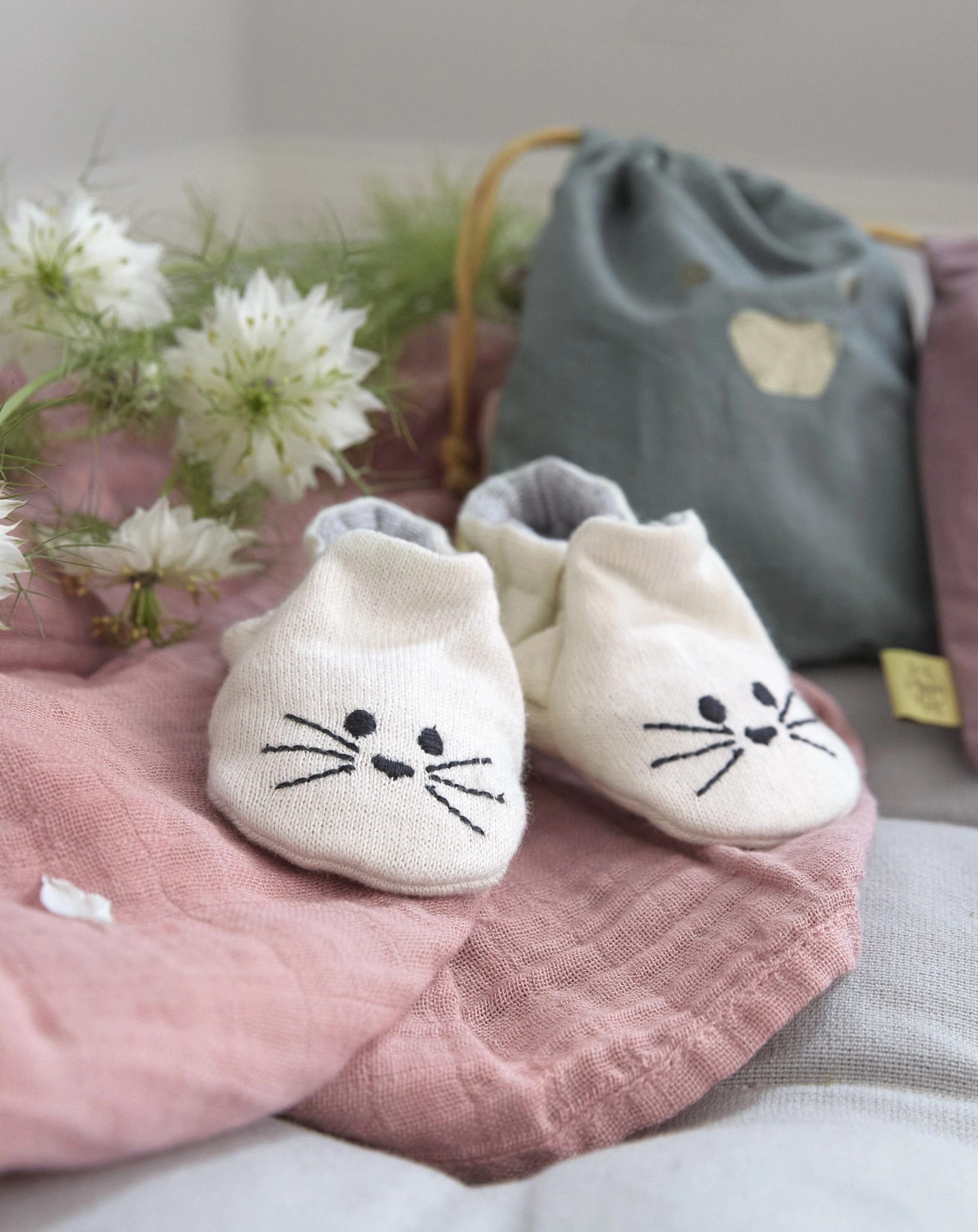 Krabbelschuhe LITTLE CHUMS CAT in weiß