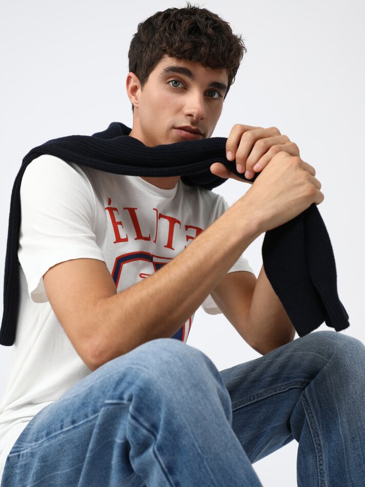 Camiseta Elite Netflix com estampa - Off White