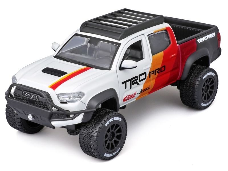 Maisto Pick-up Toyota Tacoma TRD Pro 2023 1:24, Weiss Sammlermodell im Massstab 1:24
