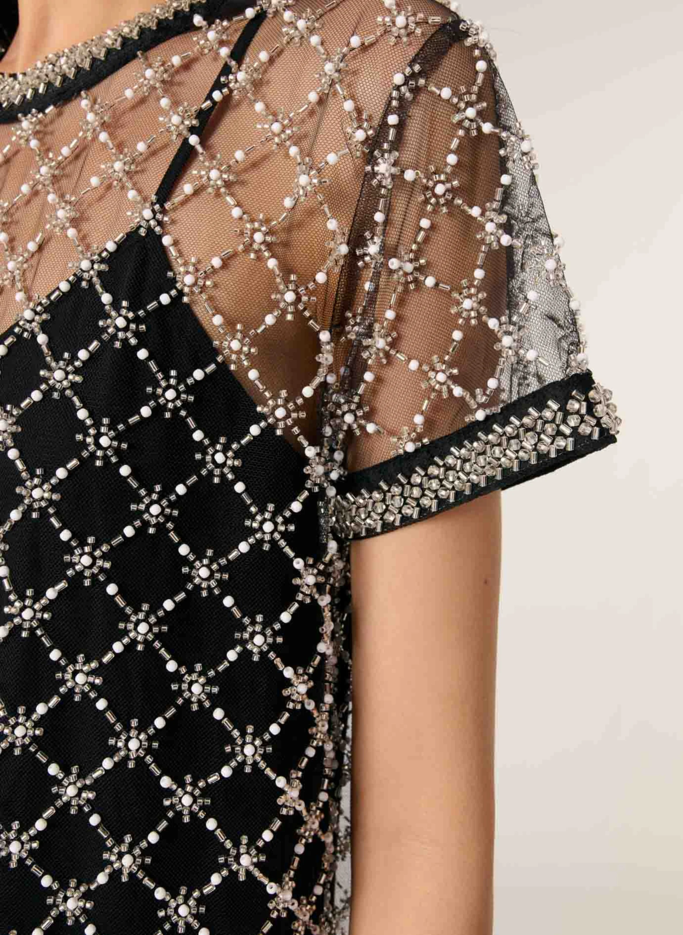 Robe courte droite perlée en transparence | Noir