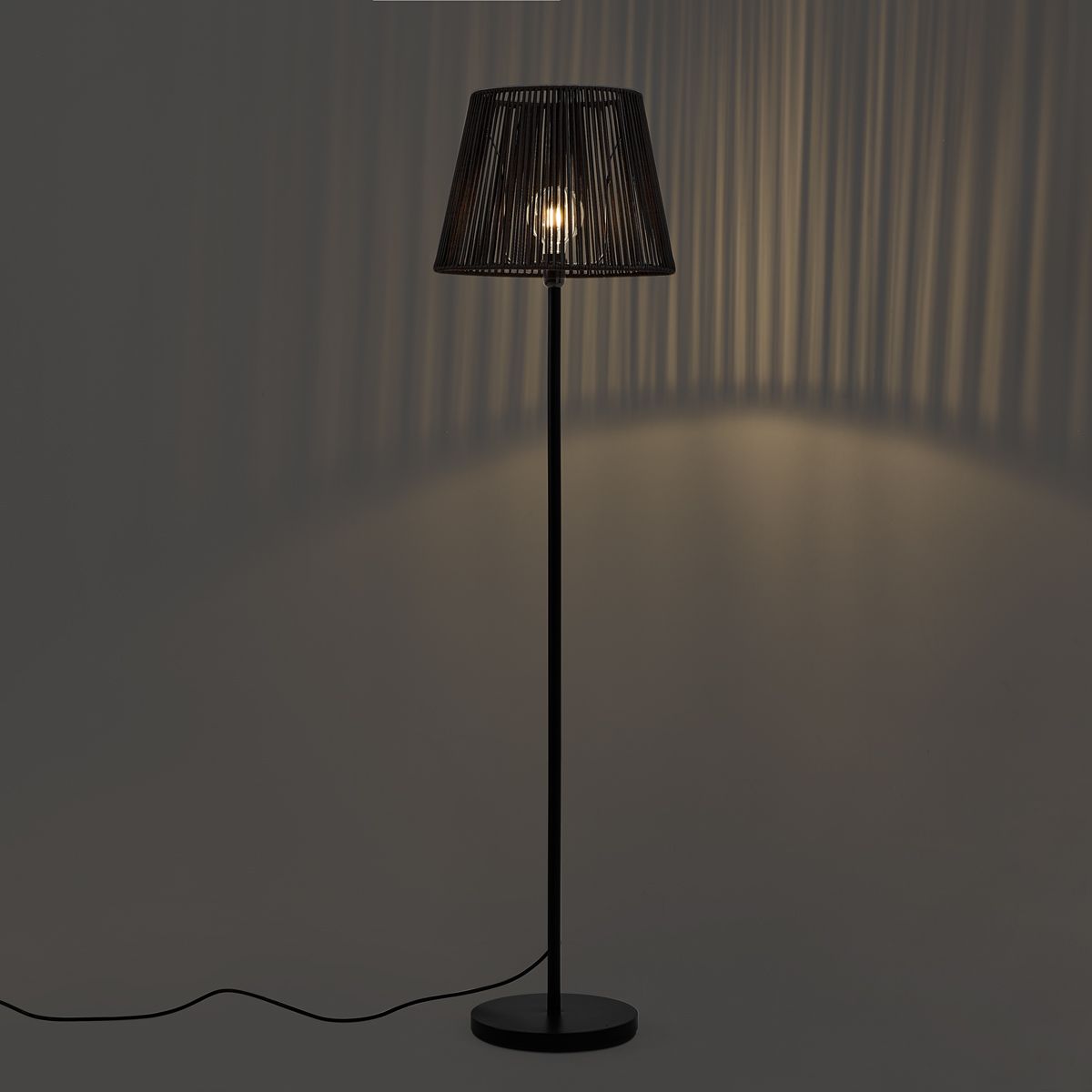 Buiten vloerlamp zwart met kap zwart touw IP44 - Virginia Jayla
