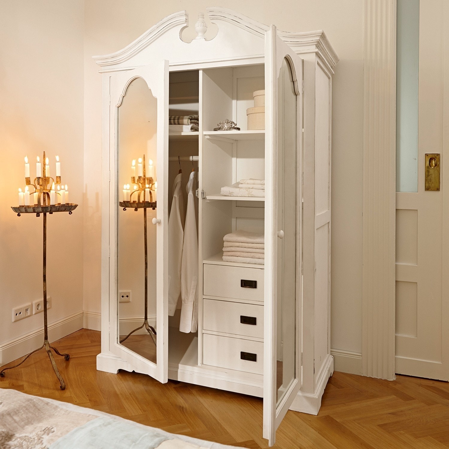 Schrank Somerset antikweiß