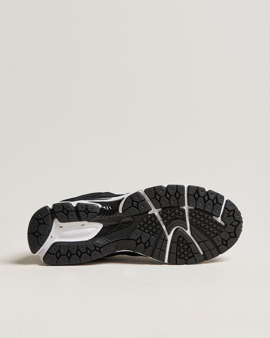 New Balance 2002R Sneakers Black