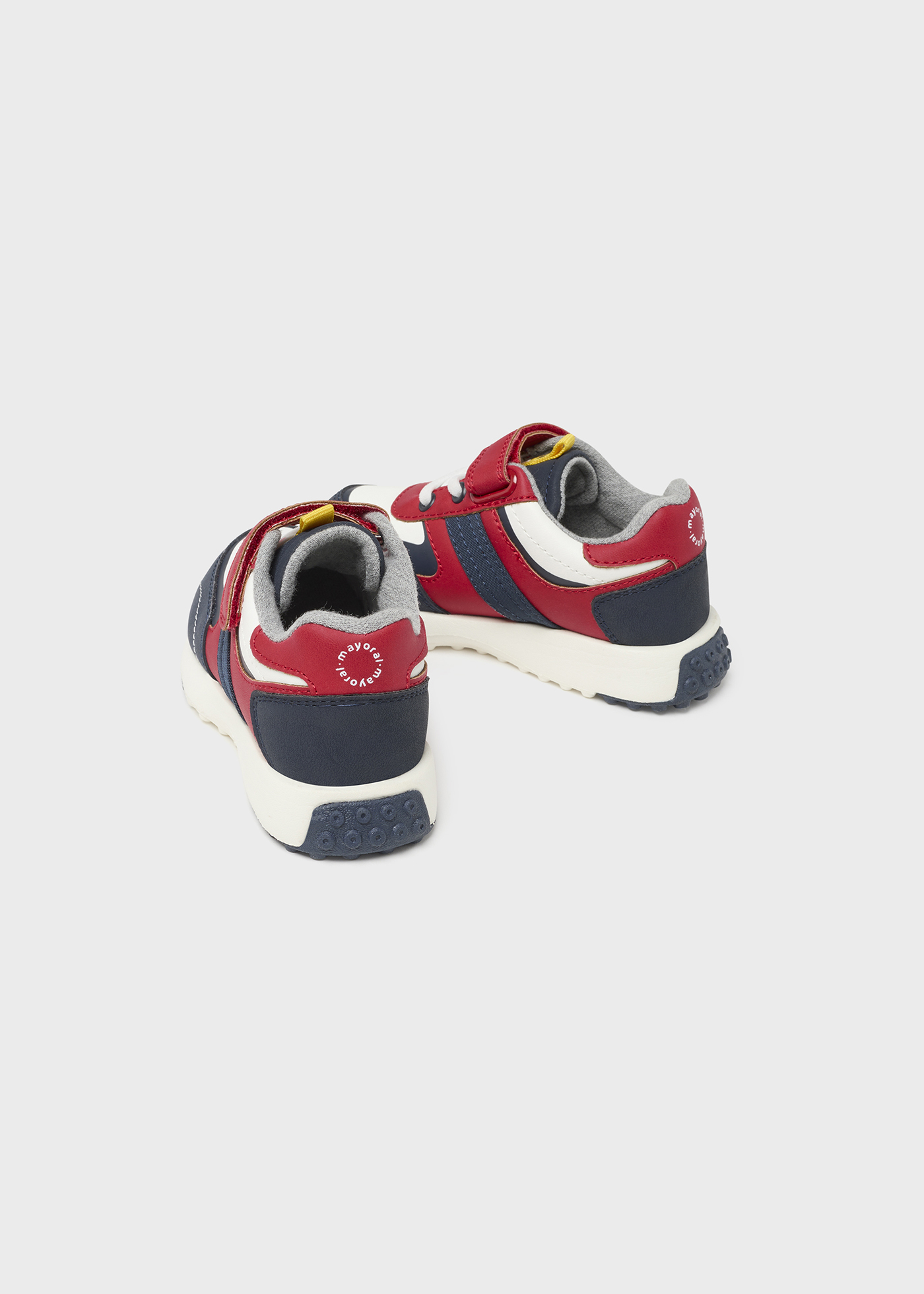 Conjunto esportivo infantil multicolorido