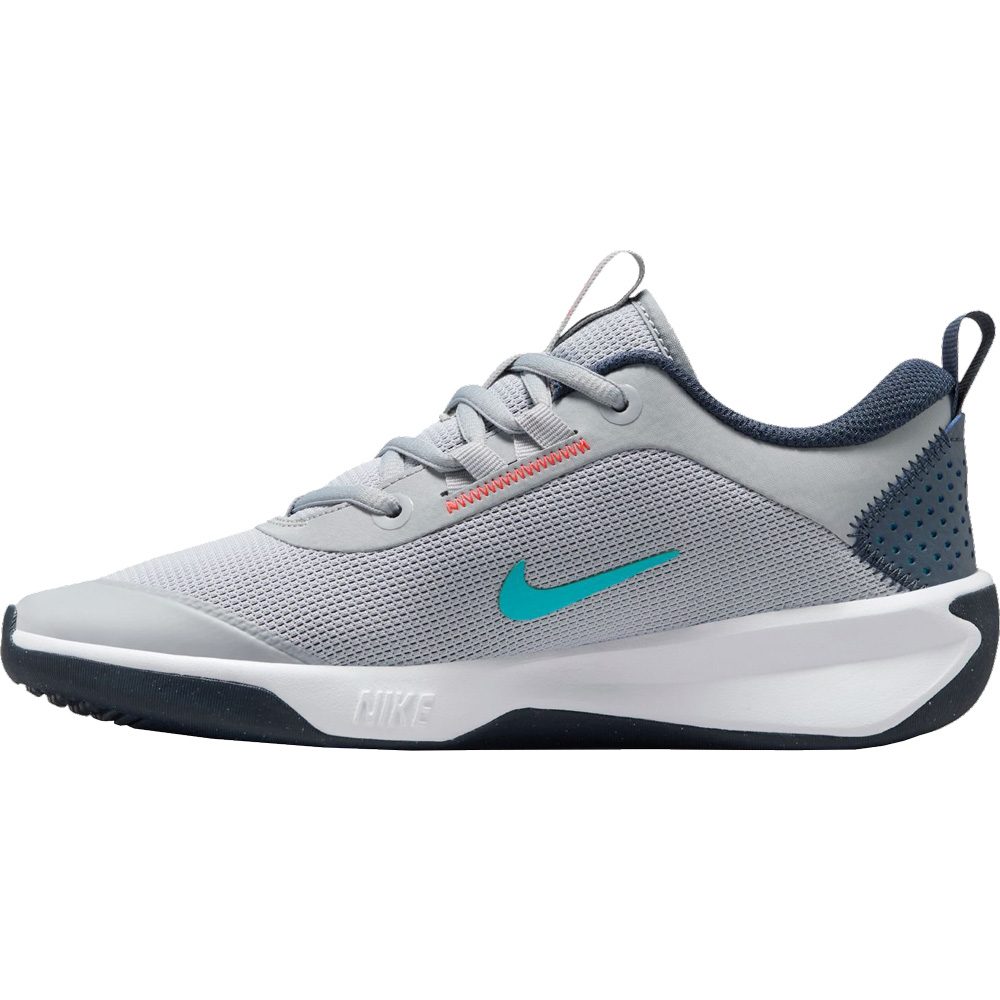 Nike Omni Multi Court Hallenschuhe Kinder wolf grey