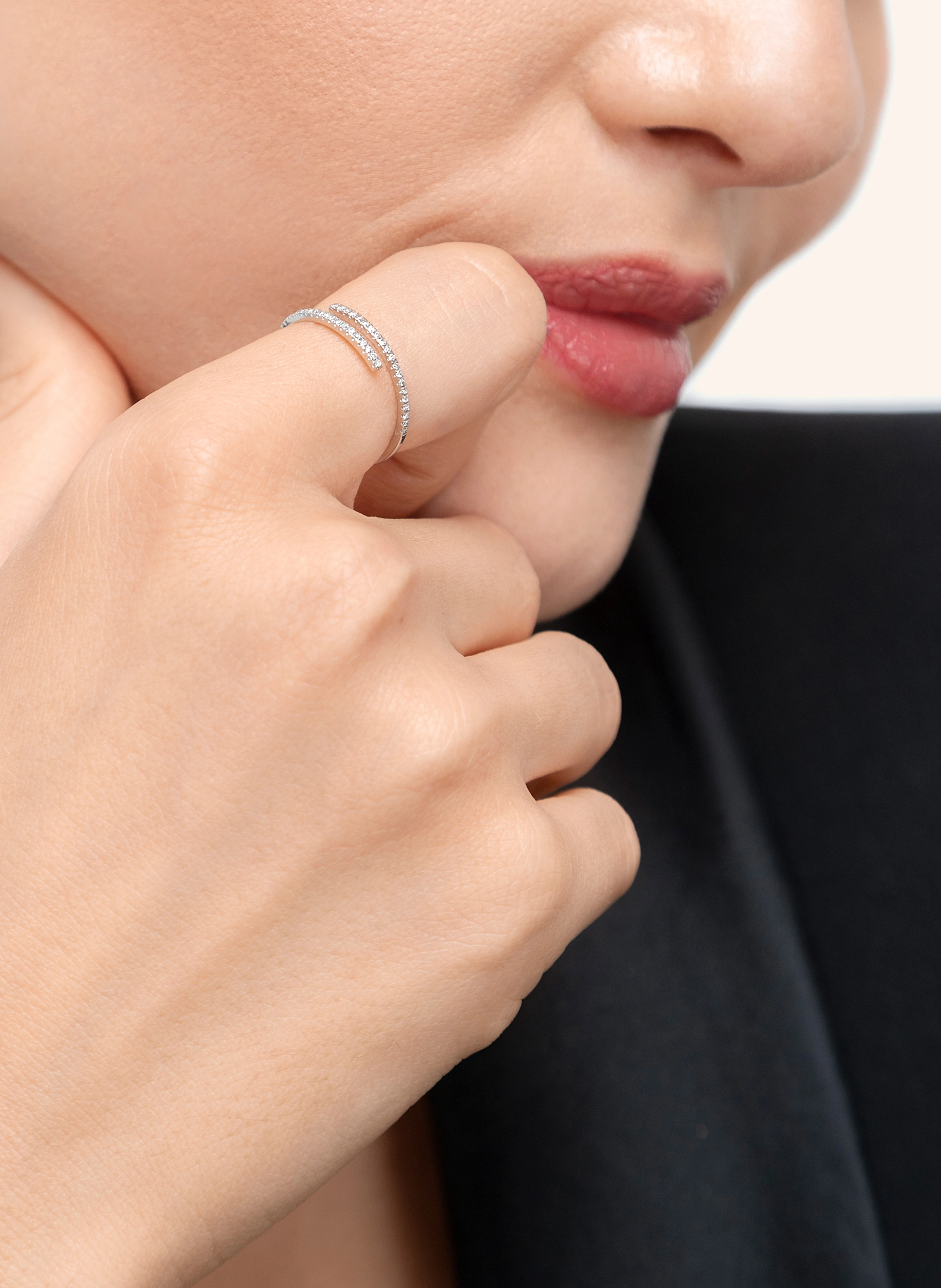 Leaf Ring OPEN aus 18 Karat Weißgold mit Diamanten
