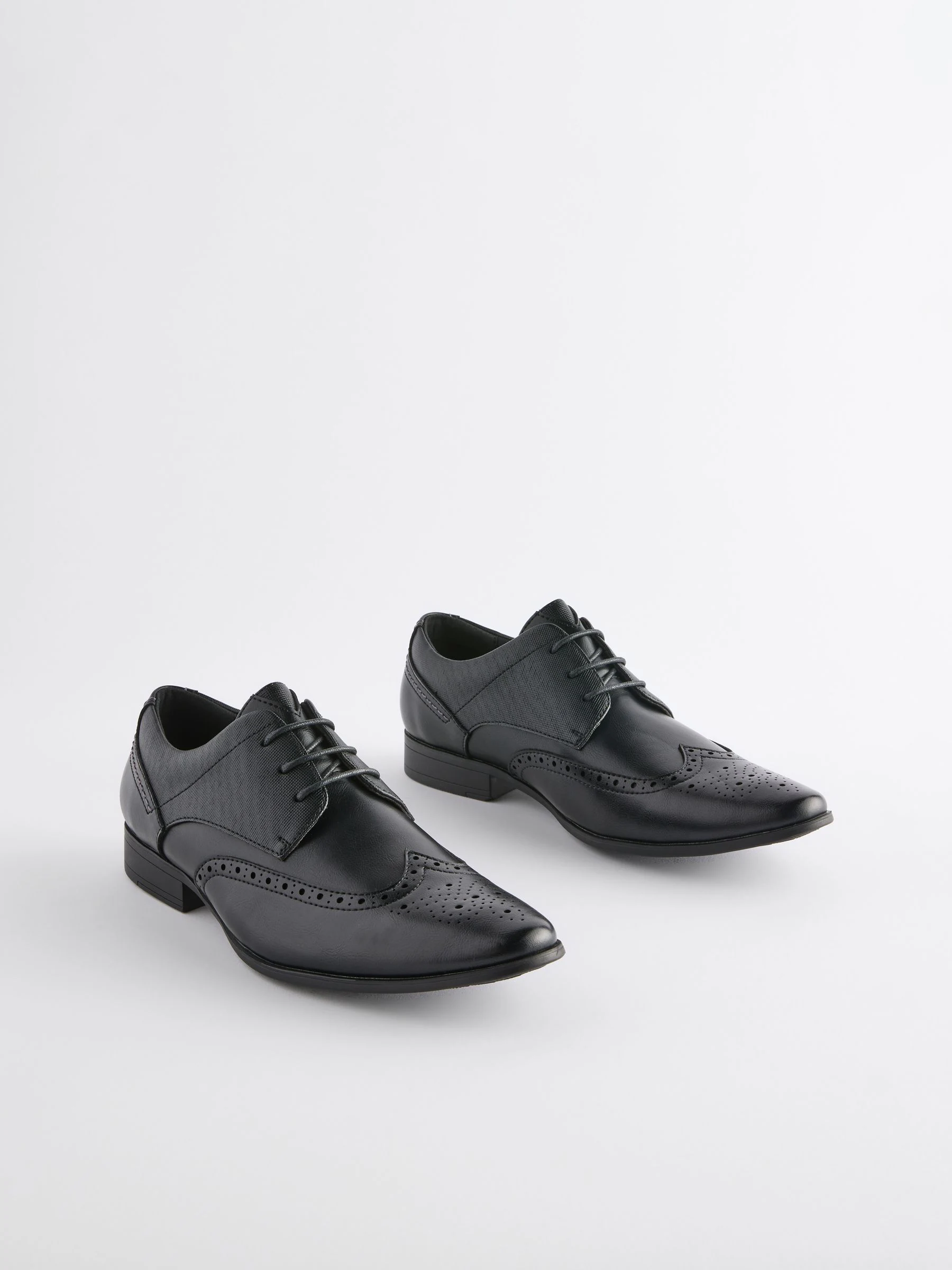 Zwart - Wijde pasvorm - Brogueschoenen