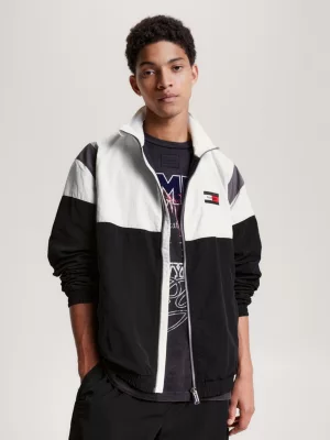 Jaqueta esportiva de nylon reciclado com blocos de cores