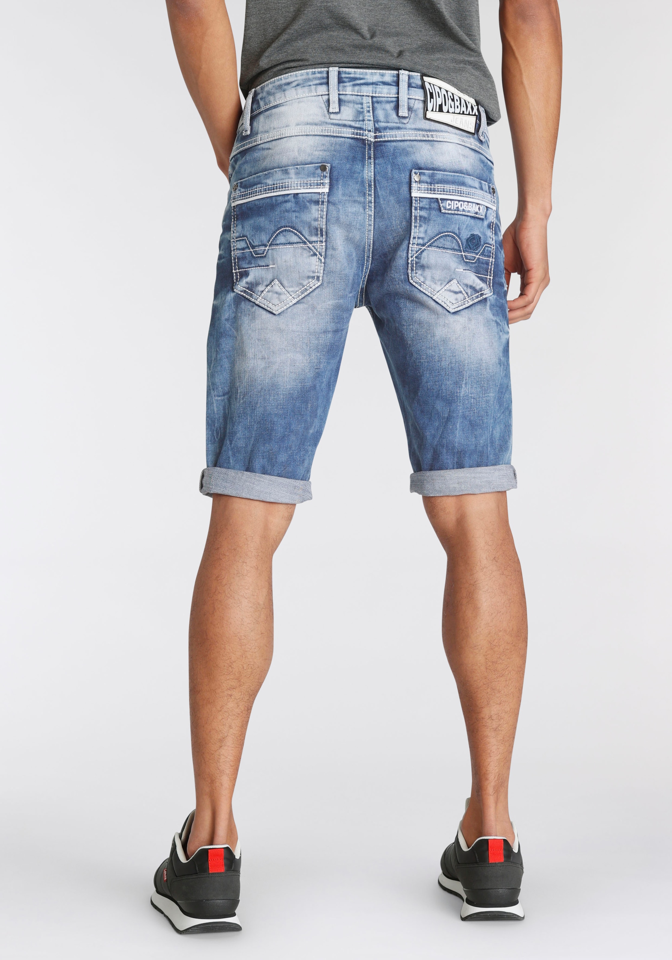 Cipo & Baxx Bermudas  in Denim und mit markanten Taschen