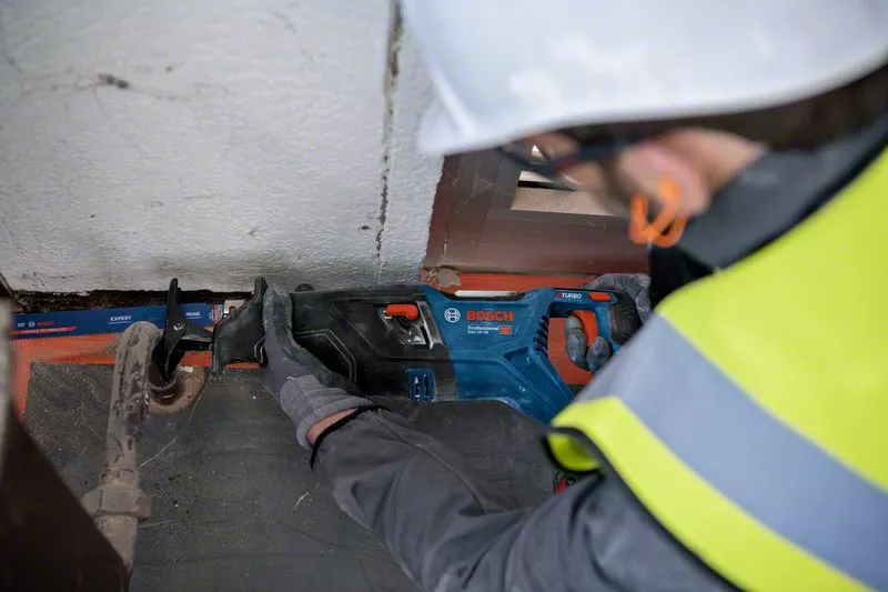 BOSCH COMBI-KIT 4 18V Tool: GSR 18V-90C + GDX 18V-210C + GBH 18V-24C + GSA 18V-28 + 1 4.0 AH battery (PROCORE) + 2 5.5 AH battery (PROCORE) + GAL 1880CV (L)PROFESSIONAL