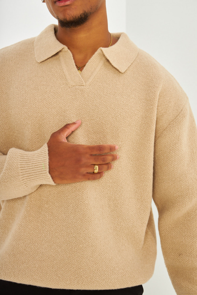 Pull beige foncé ample à col à rabats
