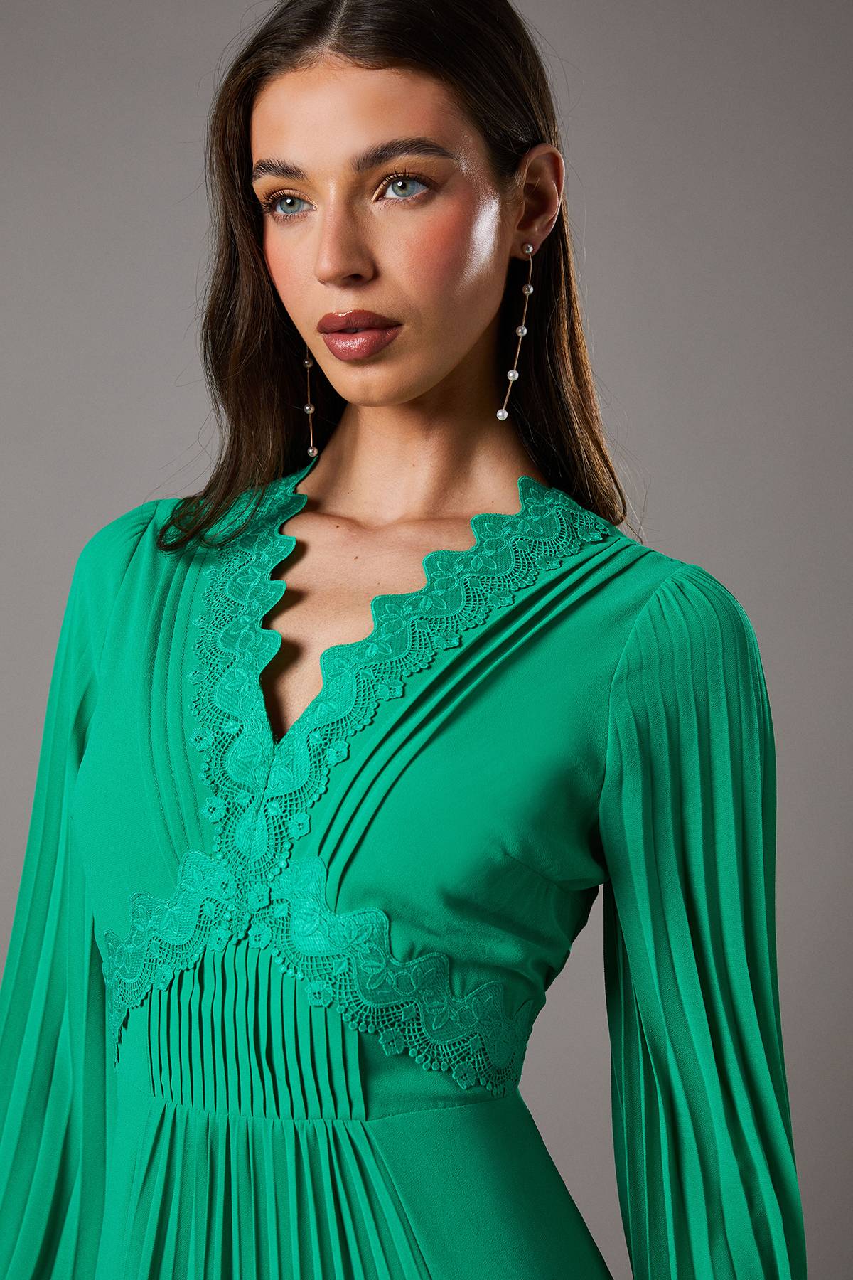 Coast Robe Maxi à Détails Plissés et Finitions Dentelle