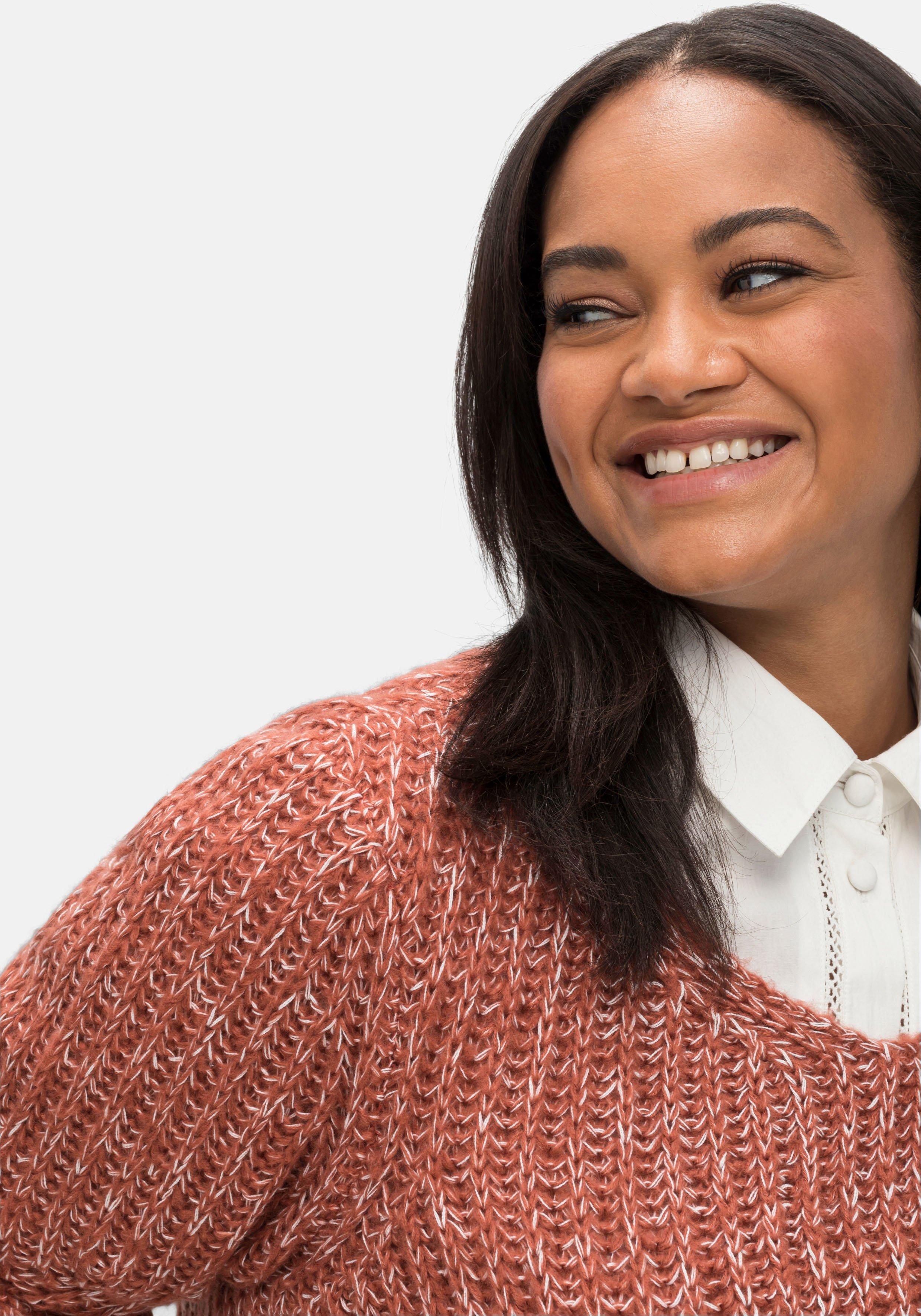 Melierter Pullover mit Kabelstrickmuster