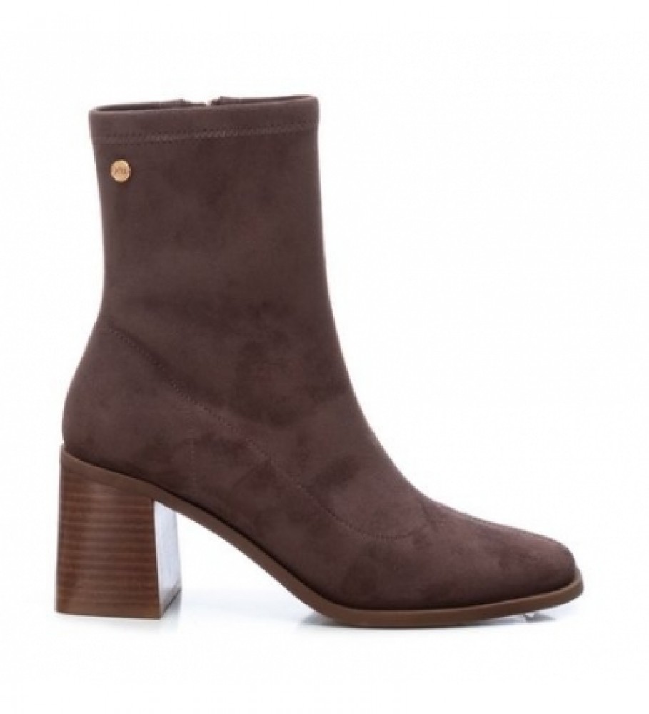 Botas de cano curto Xti 141828 cor taupe - altura do salto: 7 cm