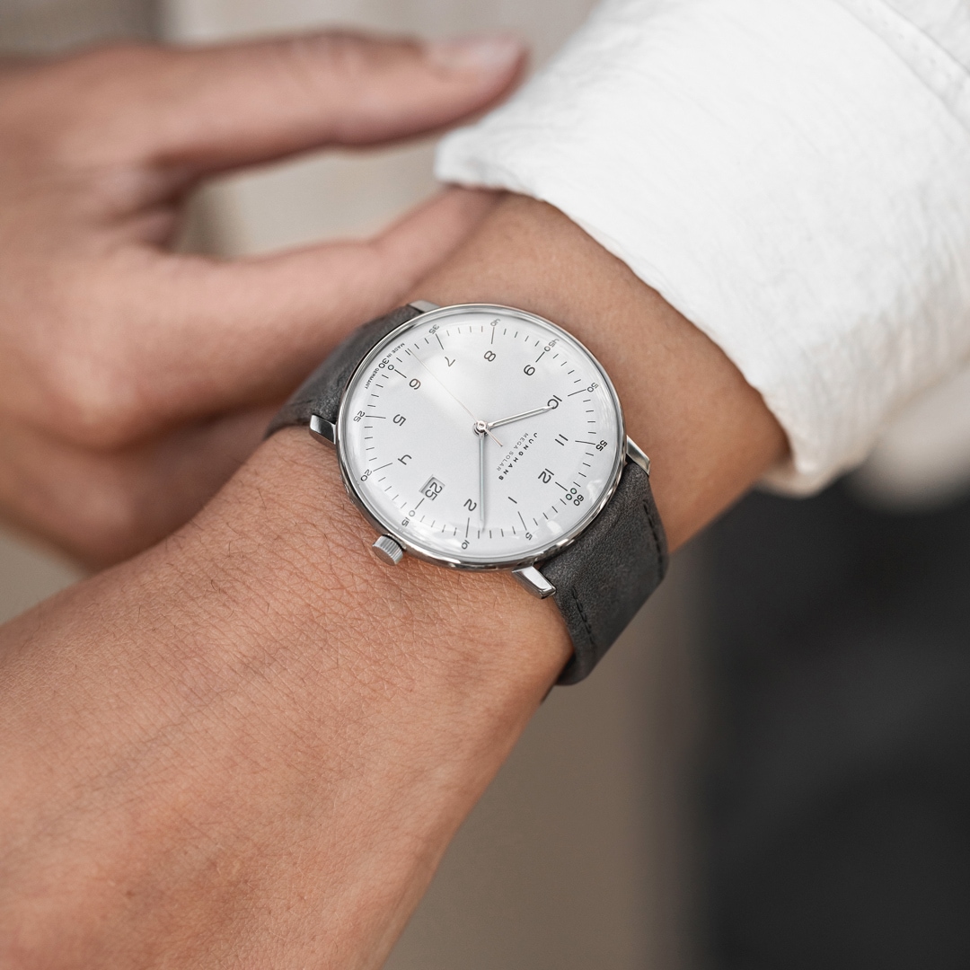 Junghans max bill Mega Solar Saphir