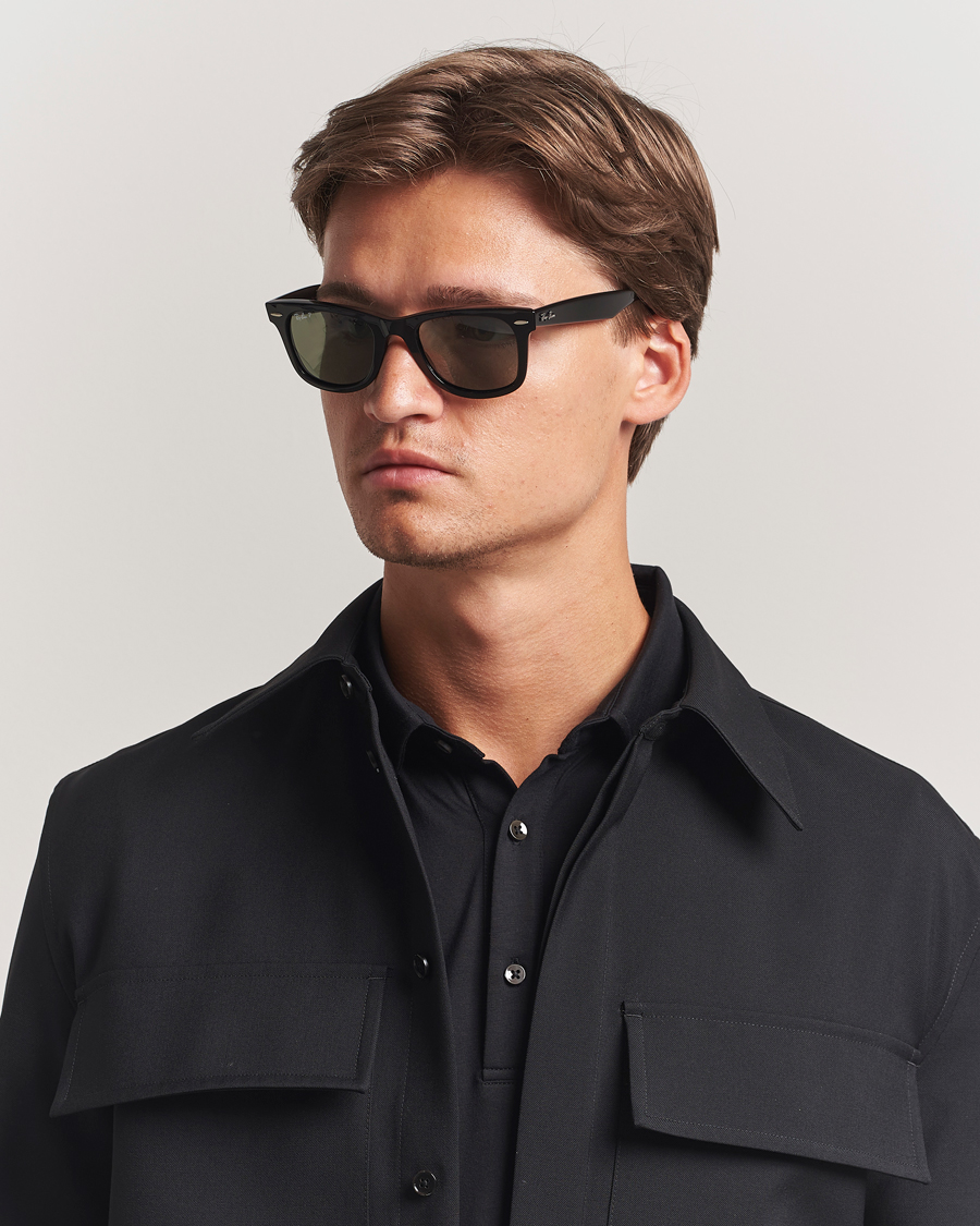 Ray-Ban Original Wayfarer Polarized Sunglasses Black/Green
