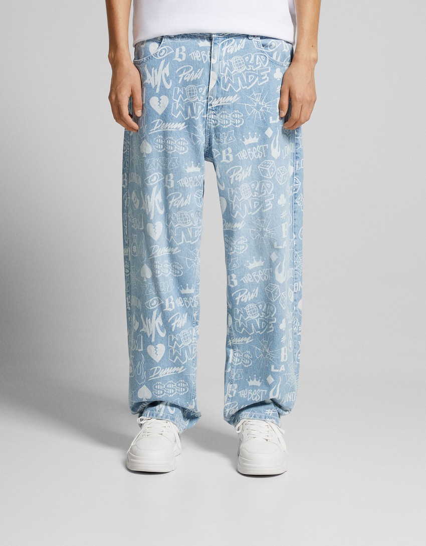 calças jeans largas estampadas