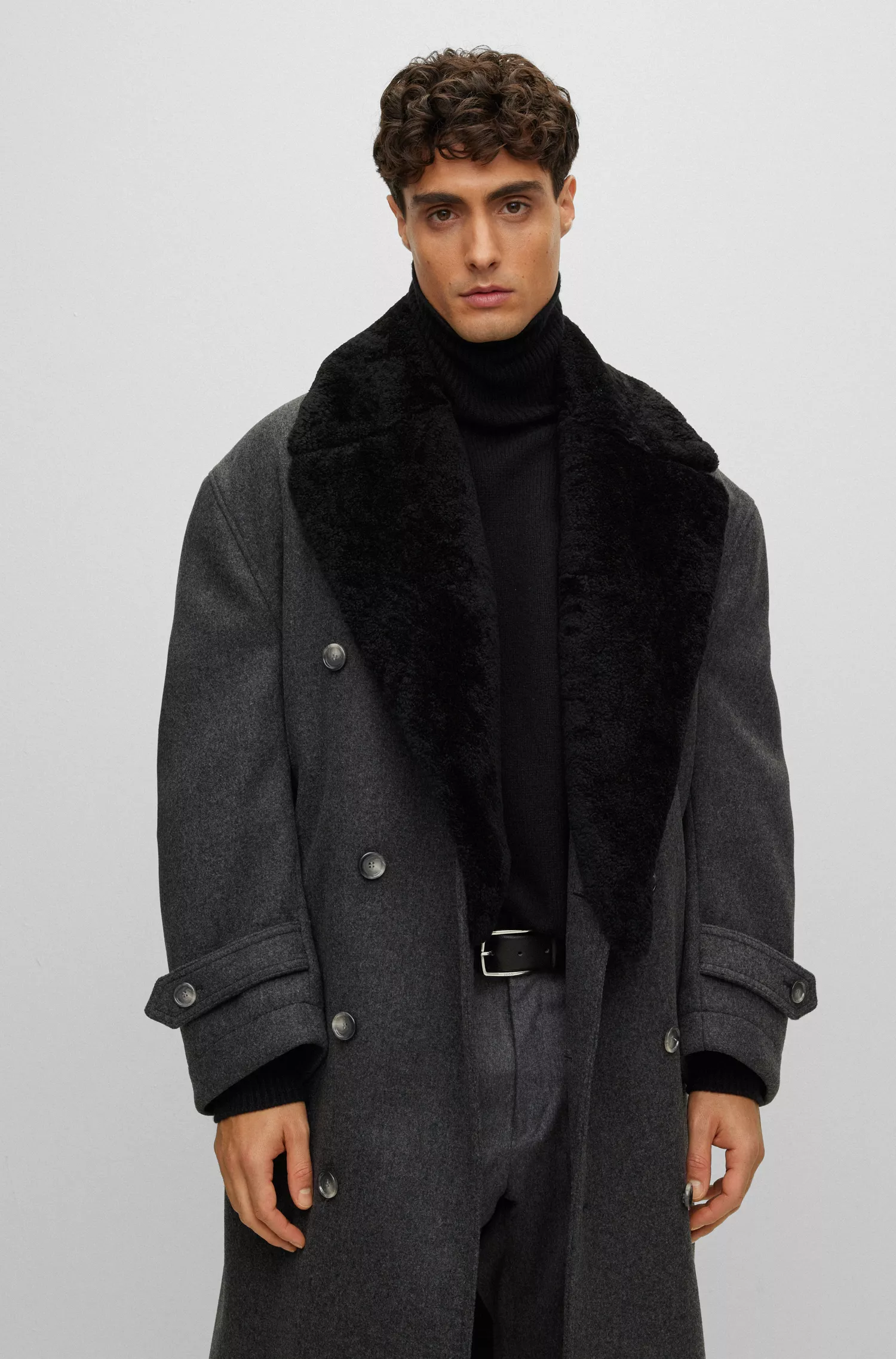 Casaco BOSS preto de corte relaxado em lã virgem e cashmere.