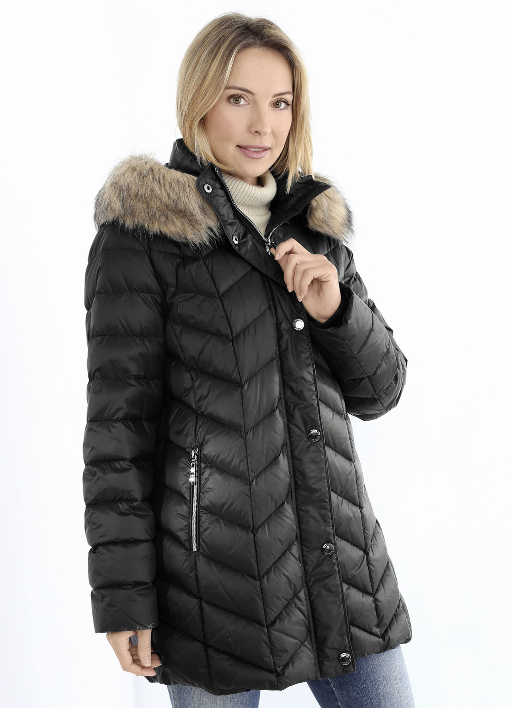 Daunenjacke mit abnehmbarer Kapuze